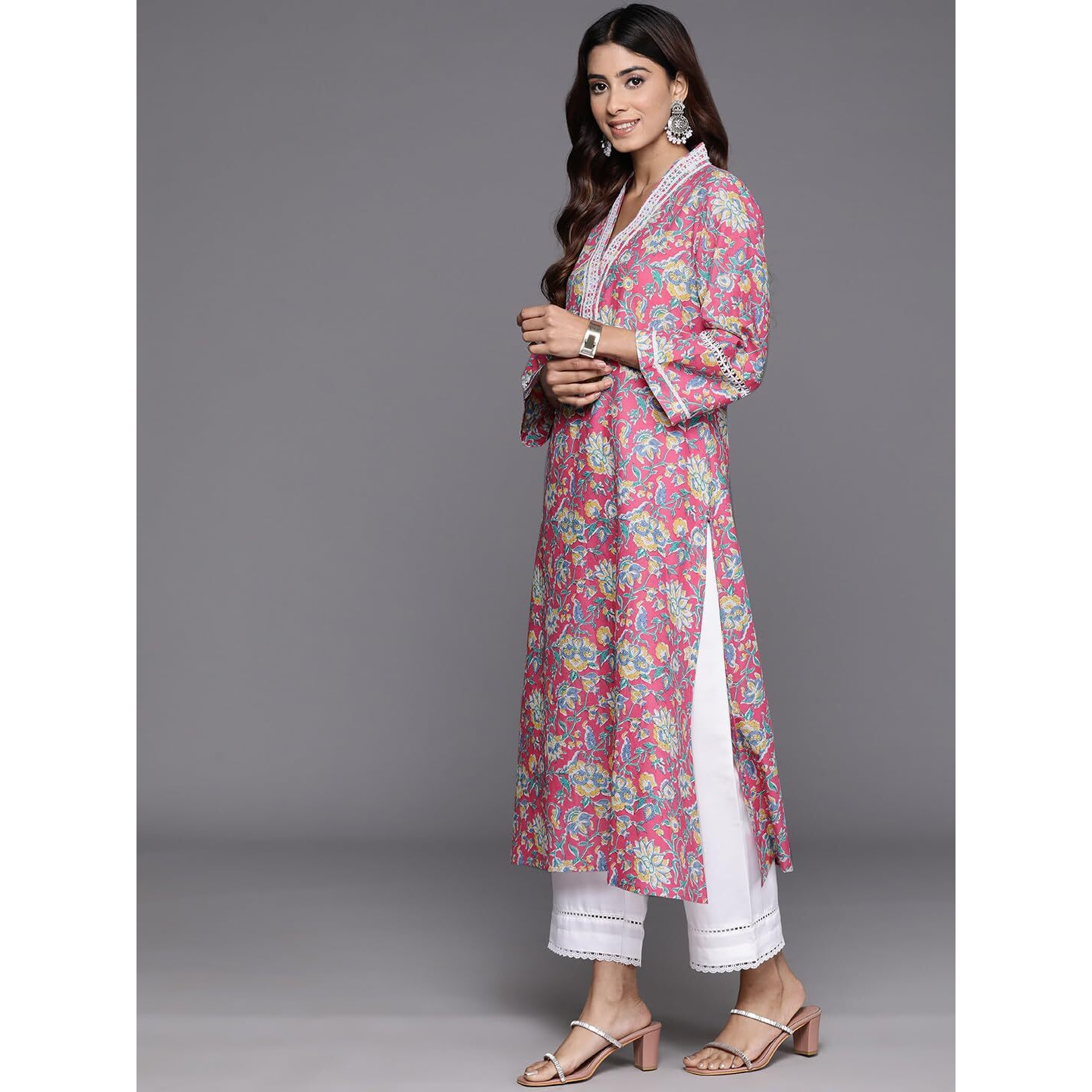 Varanga Women Pink Floral Printed V-Neck Lace Detailed Straight Kurta (Medium)