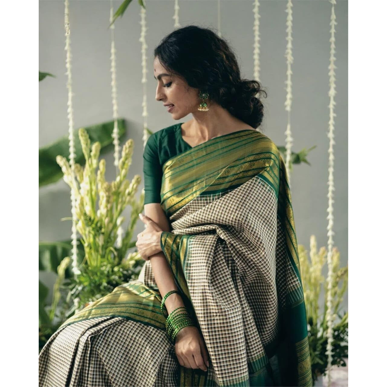 Flosive Women's Kanjivaram Silk Saree With Beautiful Blouse With Zari Border (Micro Chex)