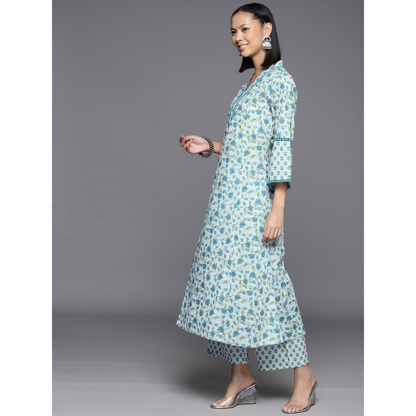 Varanga Women V Neck Collar Kurta Paired With Tonal Dupatta And Tonal Bottom.