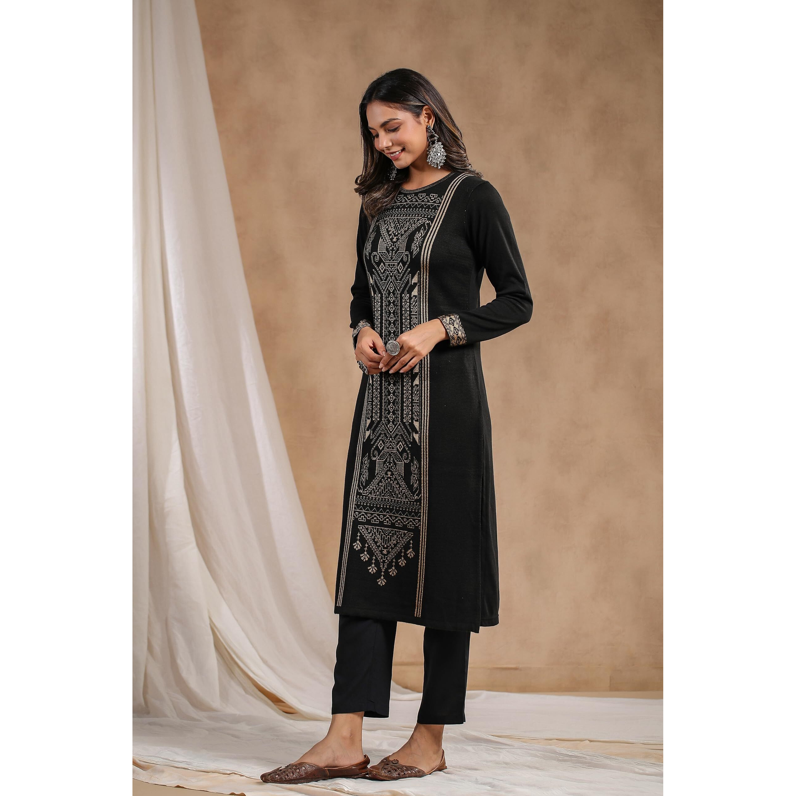 Ishin Women's Black Jacquard Style Geometric Pattern Straight Winterwear Kurta