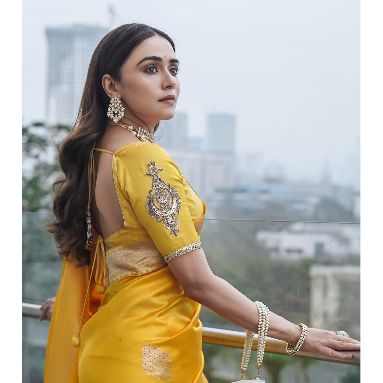 Flosive Women's Beautiful Hot Yellow Shine Kanjivaram Wedding Saree With Blouse