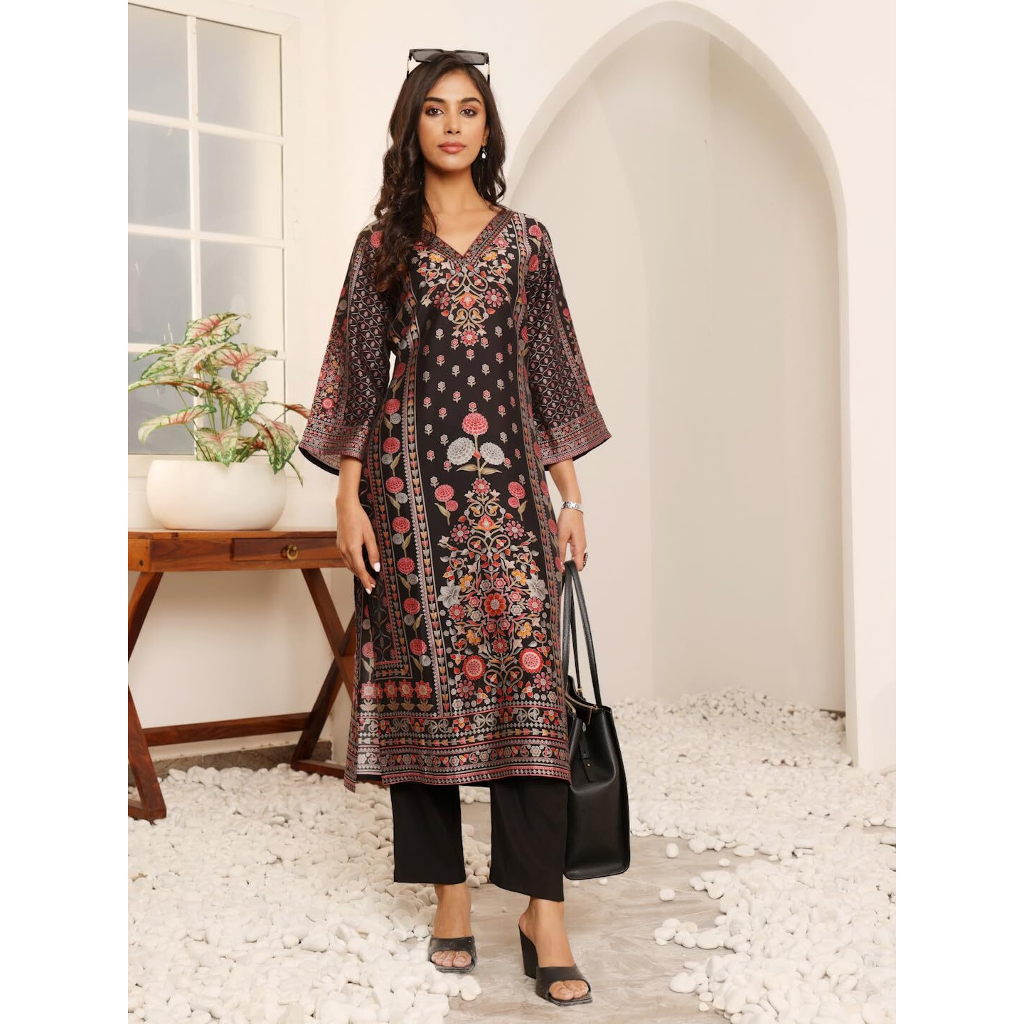 Varanga Women Black Floral Printed Kurta With Solid Trouser  Comfortable Cotton Set For Casual Outings, Versatile Design For All Occasions, Stylish And Relaxed Fit For All Body Types (Large)