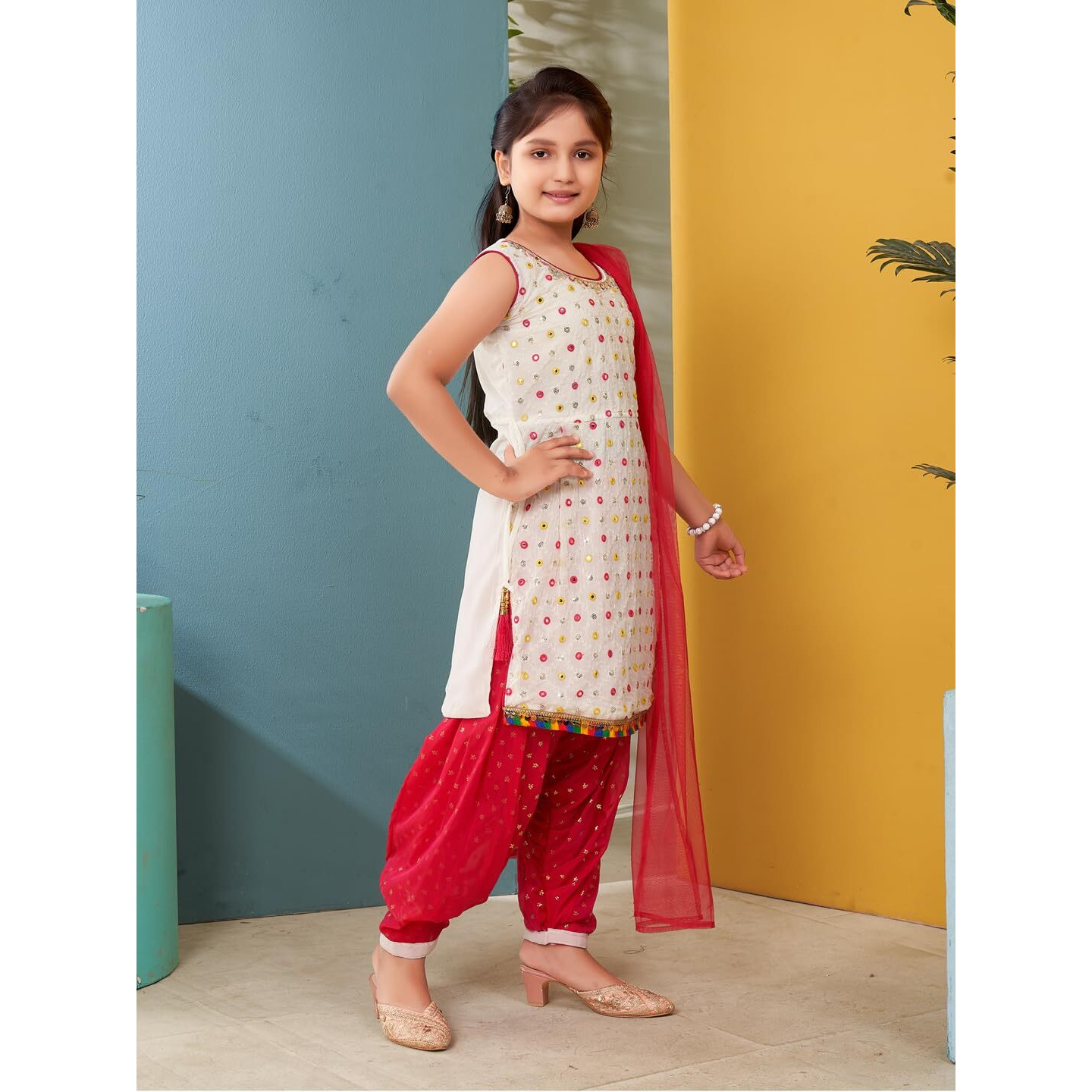 Aarika Girls Ethnic Wear White Colour Thread Mirror Embroidery With Lace Border Georgette Kurti Patiala Set (4-10 Years)