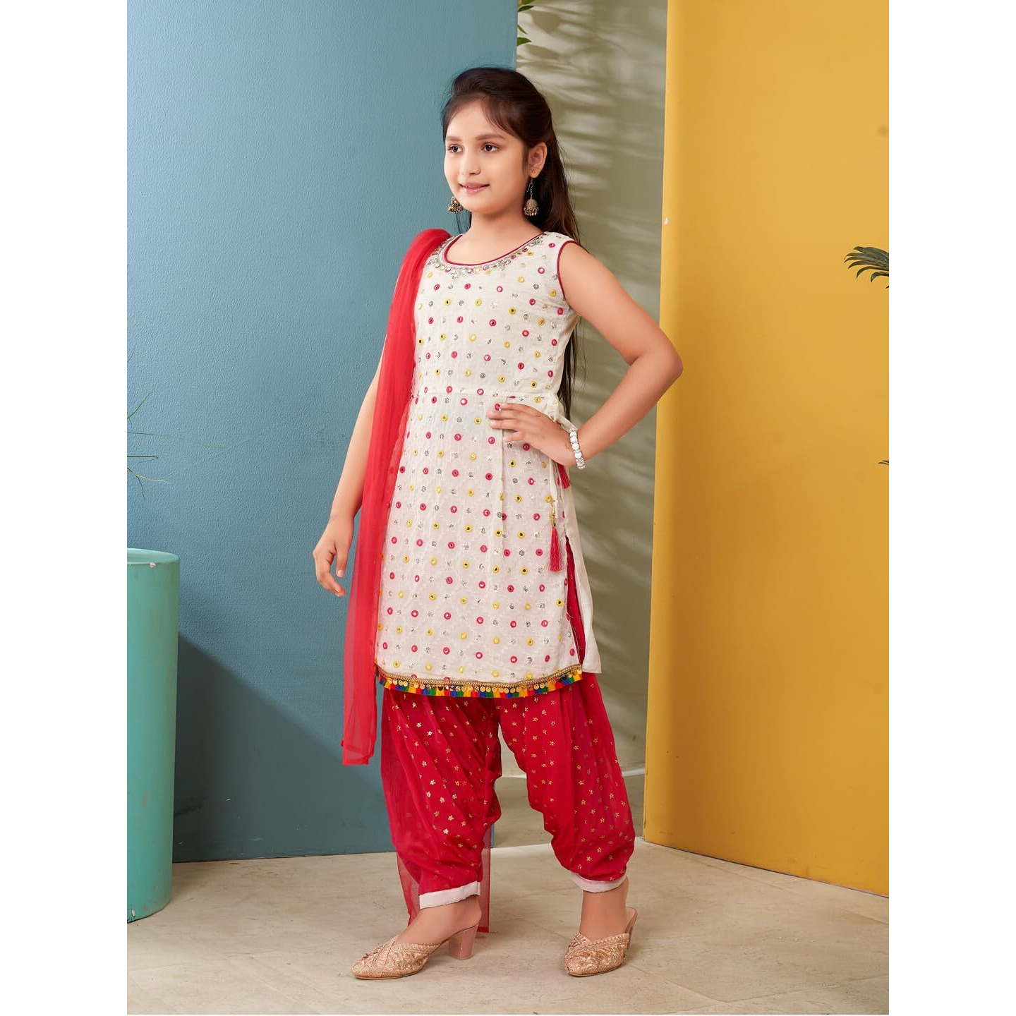 Aarika Girls Ethnic Wear White Colour Thread Mirror Embroidery With Lace Border Georgette Kurti Patiala Set (4-10 Years)