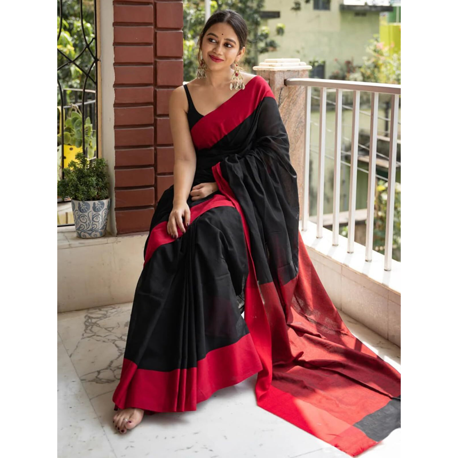 Satrani Women's Cotton Silk Woven Border Saree With Unstitched Blouse Piece (3684S137N_Black & Red)