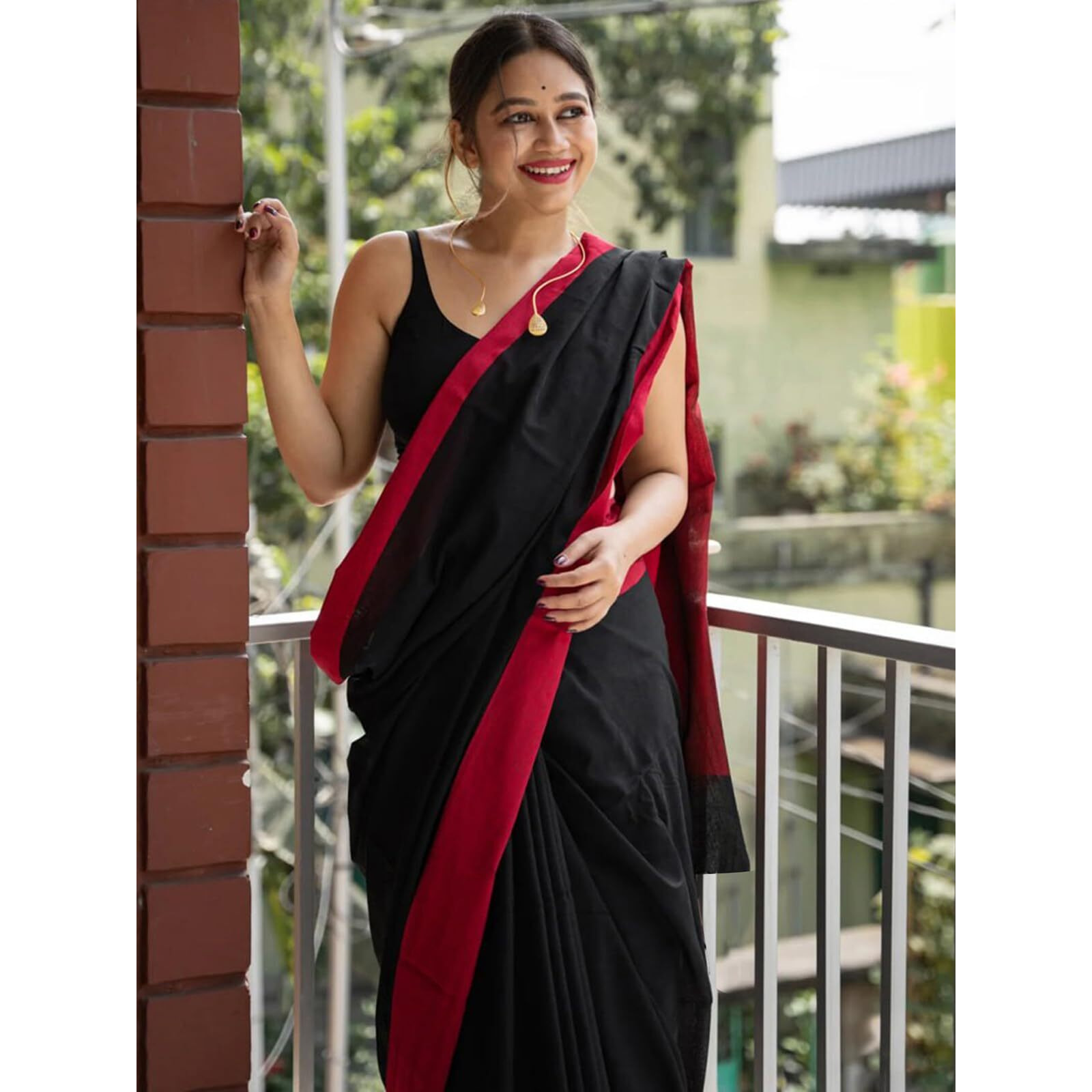 Satrani Women's Cotton Silk Woven Border Saree With Unstitched Blouse Piece (3684S137N_Black & Red)