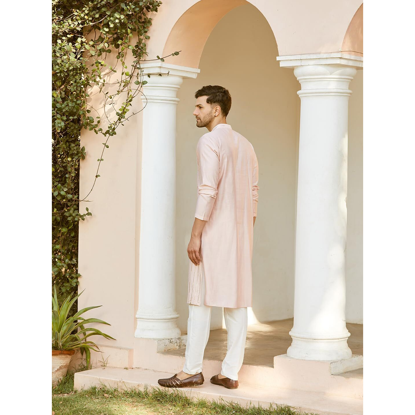 See Designs Men Full Sleeve Pink And Gold Chanderi Silk Sequins Mandarin Collar Side Slit Kurta - Sdkt2421Xs