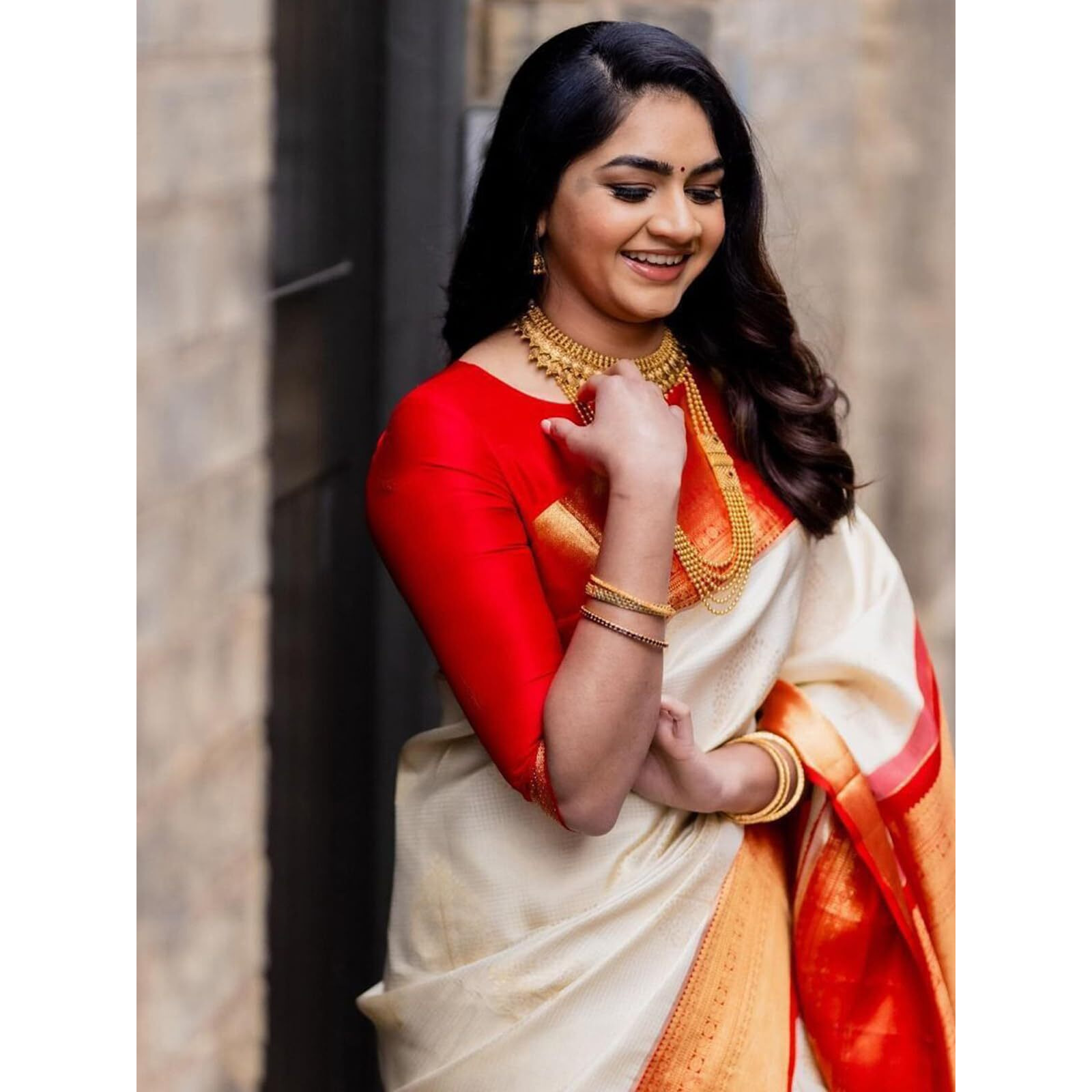 Satrani Women's Silk Blend Onam Special Kasavu Jacquard Saree With Unstitched Blouse Piece (4082S107N_Cream & Red)
