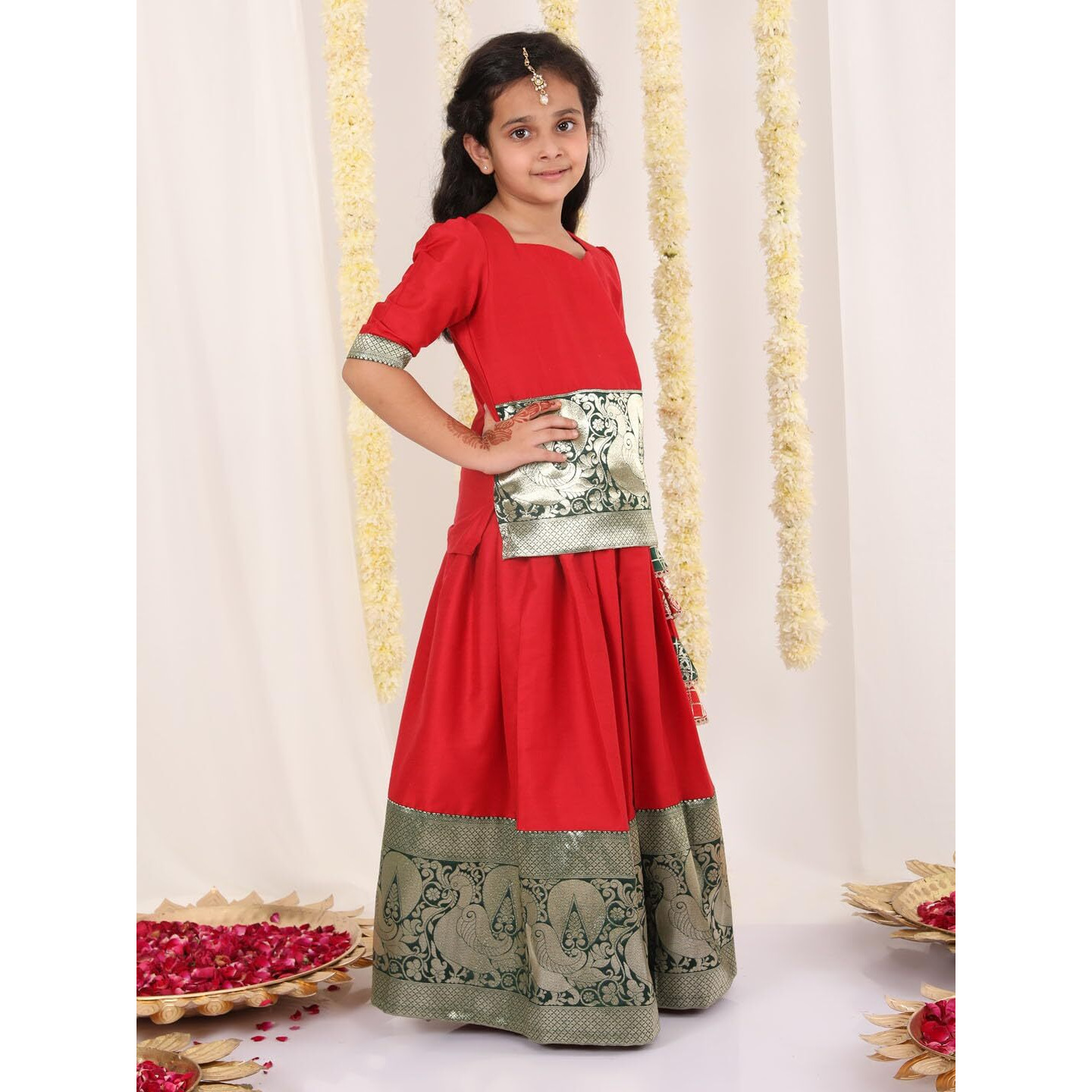 Jbn Creation Silk Blend Girls South Indian Style Pavda Pattu Lehenga (Jbnglc053Rd_34_Red And Green_11 Years-12 Years)