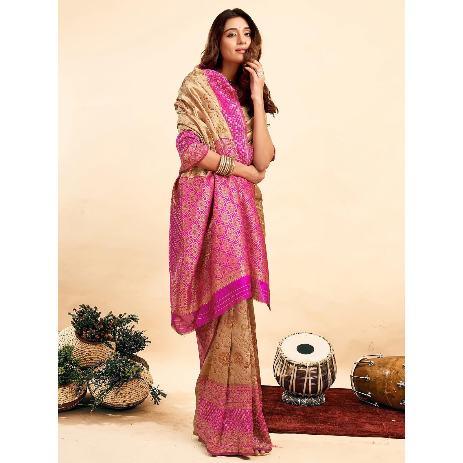 Satrani Women's Jacquard Silk Blend Saree (3993S612N_Peanut Brown & Magenta)