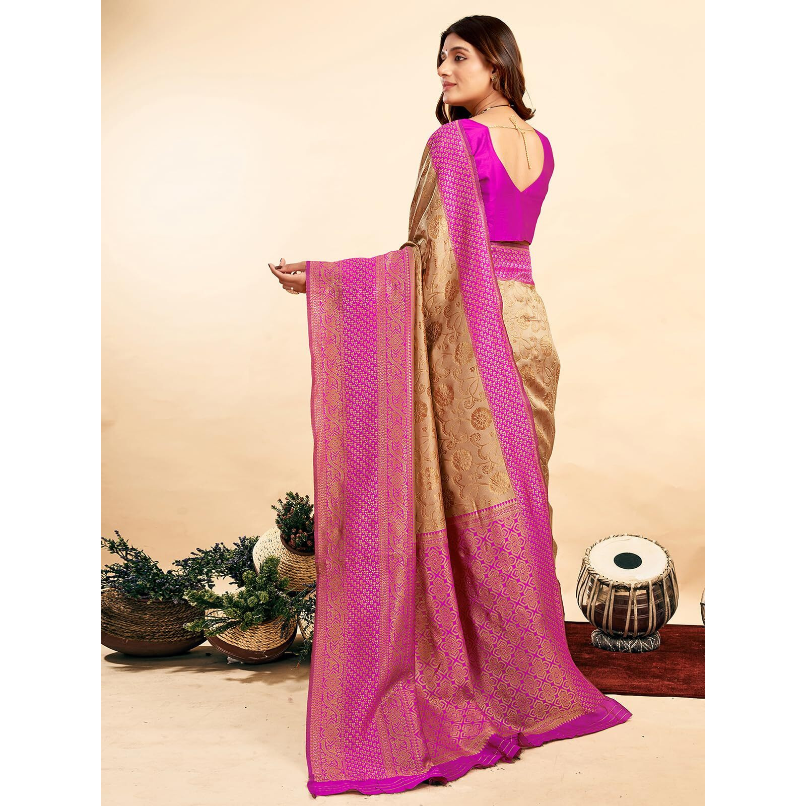 Satrani Women's Jacquard Silk Blend Saree (3993S612N_Peanut Brown & Magenta)