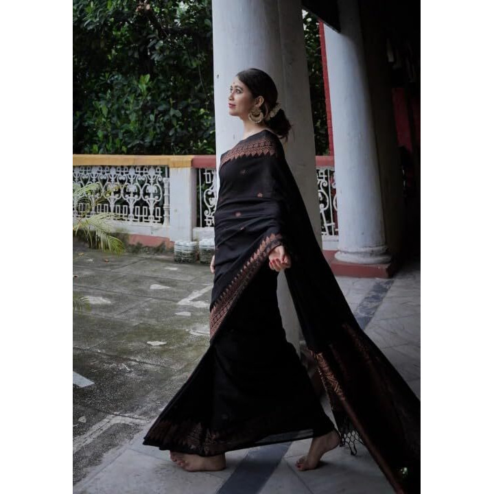 Flosive Black & Gold Zari Woven Kanjivaram Saree With Blouse.