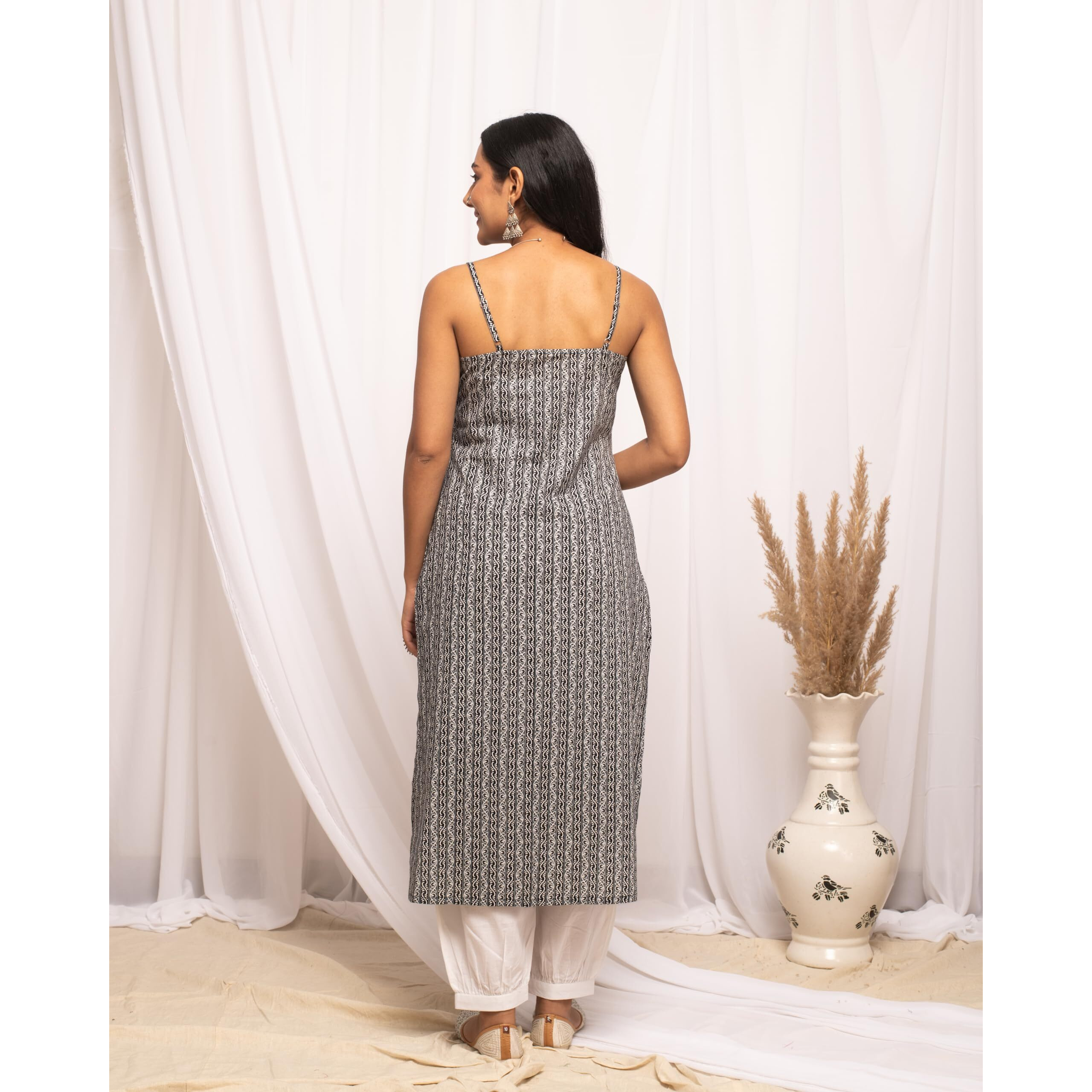 Fiorra Women's Striped Printed Black Cotton Straight Kurta Far0107
