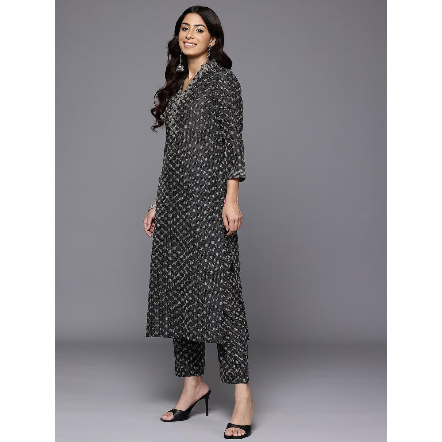 Varanga Women Black Jacquard Kurta Set With Dupatta