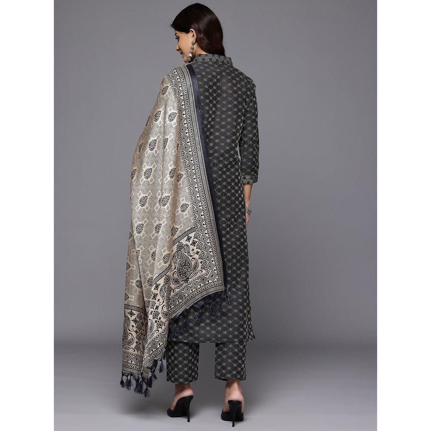 Varanga Women Black Jacquard Kurta Set With Dupatta