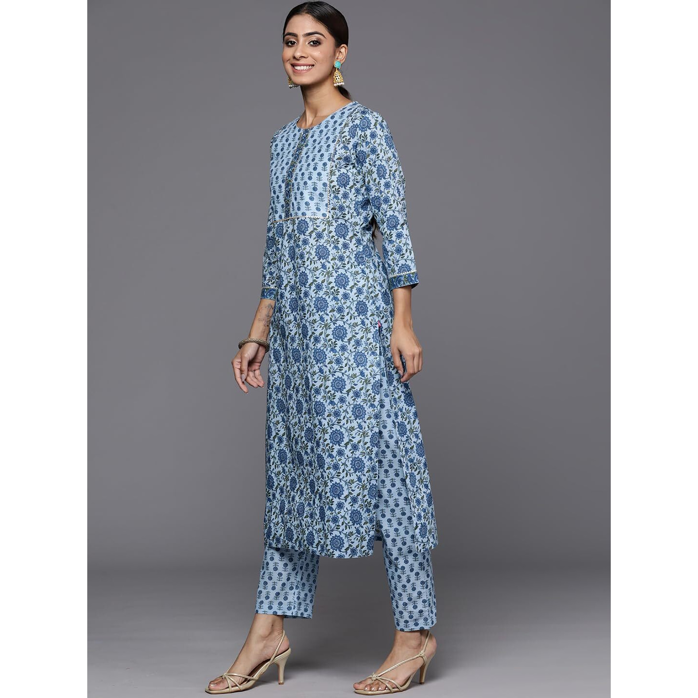 Varanga Women V Neck Collar Kurta Paired With Tonal Dupatta And Tonal Bottom.