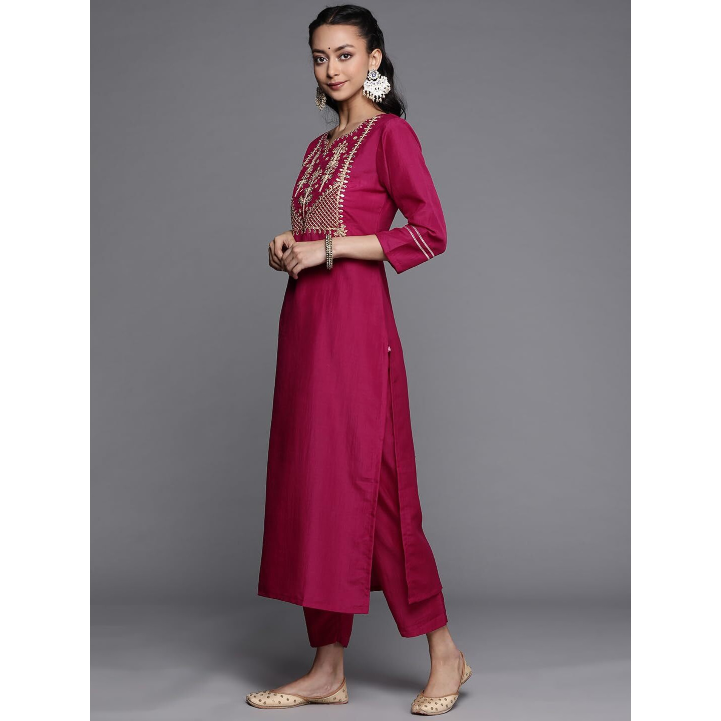 Varanga Women Magenta Sequinn Straight Kurta With Solid Trouser And Dupatta Set