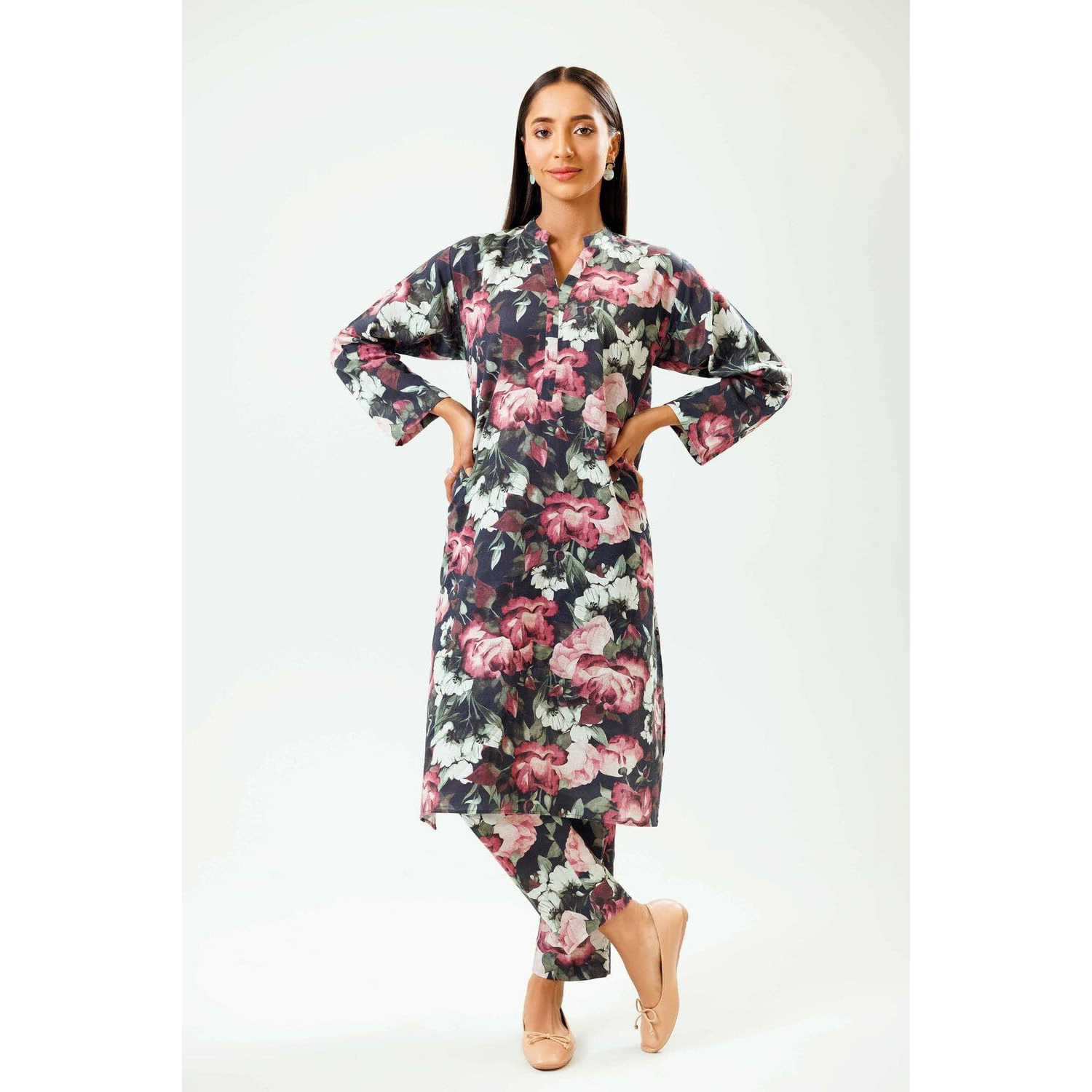 Gufrina Women's Black Floral Printed Long Kurta Set With Straight Pants - Full Sleeve V-Neck Rayon Casual Wear(Black L)