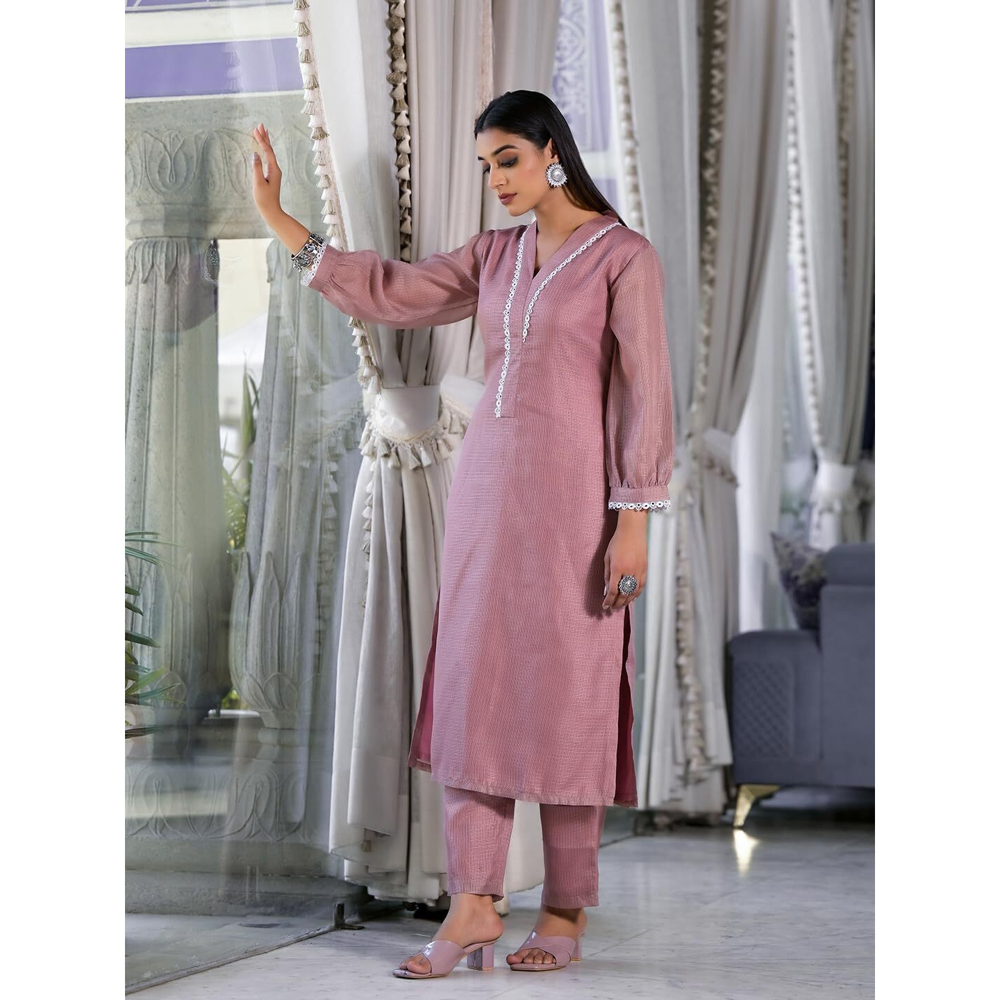 Varanga Women Mauve Kota Check V-Neck, Long Sleeve Straight Kurta, Paired With Tonal Bottom.