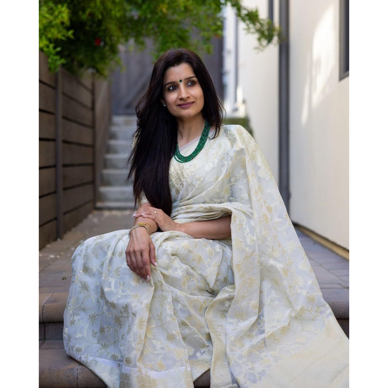 Flosive Women's White Kanjivaram Pure Zari Woven Soft Silk Saree With Blouse Piece