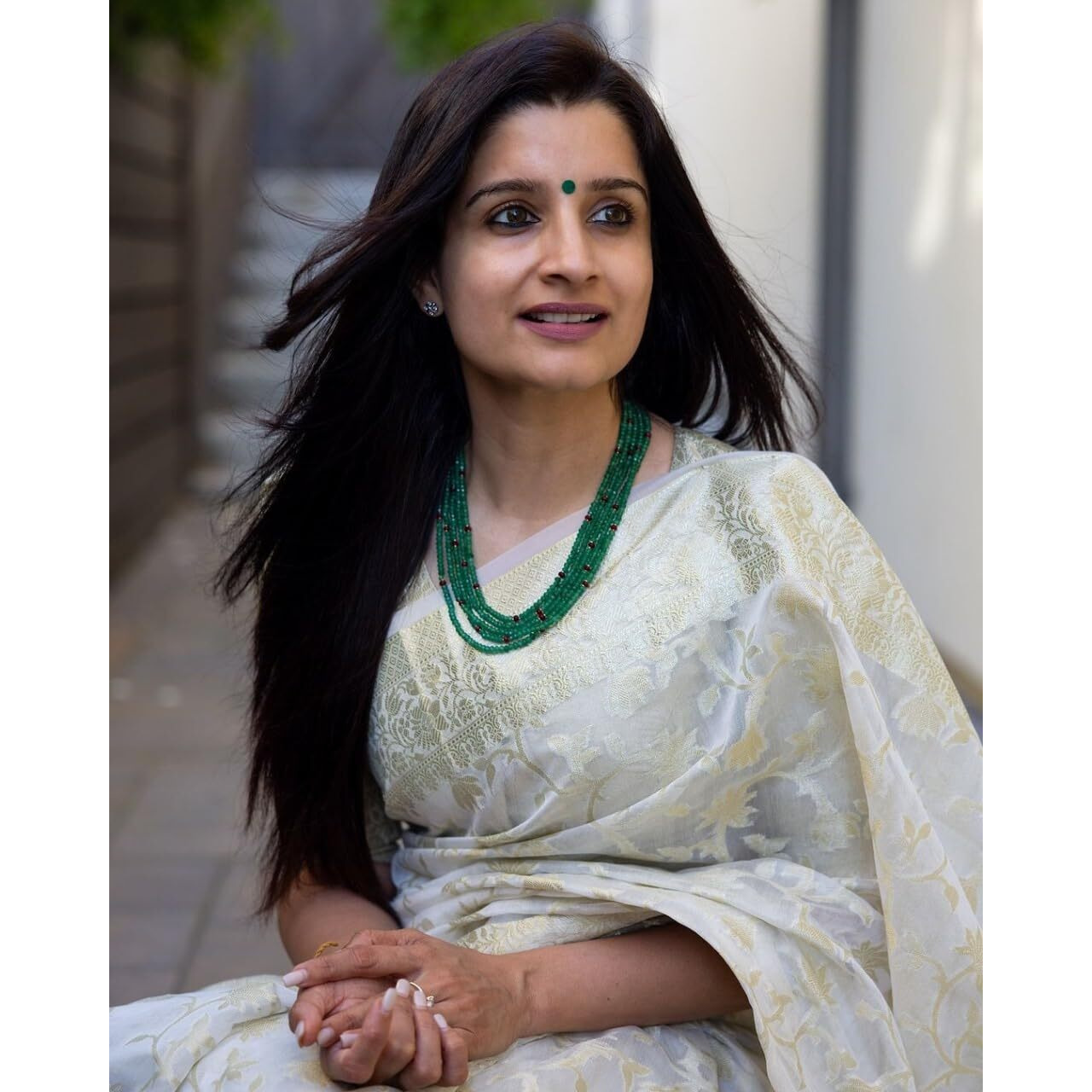 Flosive Women's White Kanjivaram Pure Zari Woven Soft Silk Saree With Blouse Piece