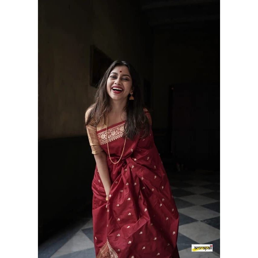 Flosive Women's Present Banarasi Soft Lichi Silk Saree Beautiful Jacquard Rich Pallu Design Work Zari Woven Kanjivaram Silk Style Saree With Soft Lichi Silk Blouse Piece Ayn Royal Mix Color (Red).