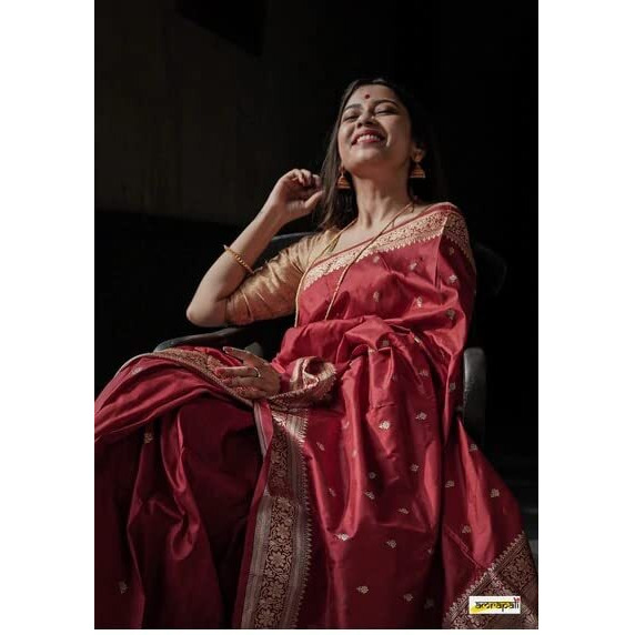 Flosive Women's Present Banarasi Soft Lichi Silk Saree Beautiful Jacquard Rich Pallu Design Work Zari Woven Kanjivaram Silk Style Saree With Soft Lichi Silk Blouse Piece Ayn Royal Mix Color (Red).