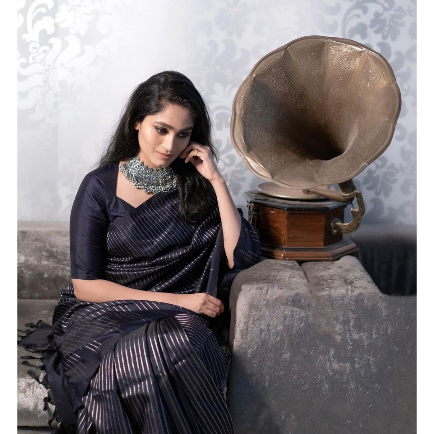 Flosive Women's Banarasi Silk Pure Jacquard Saree With Blouse (Royal Black)