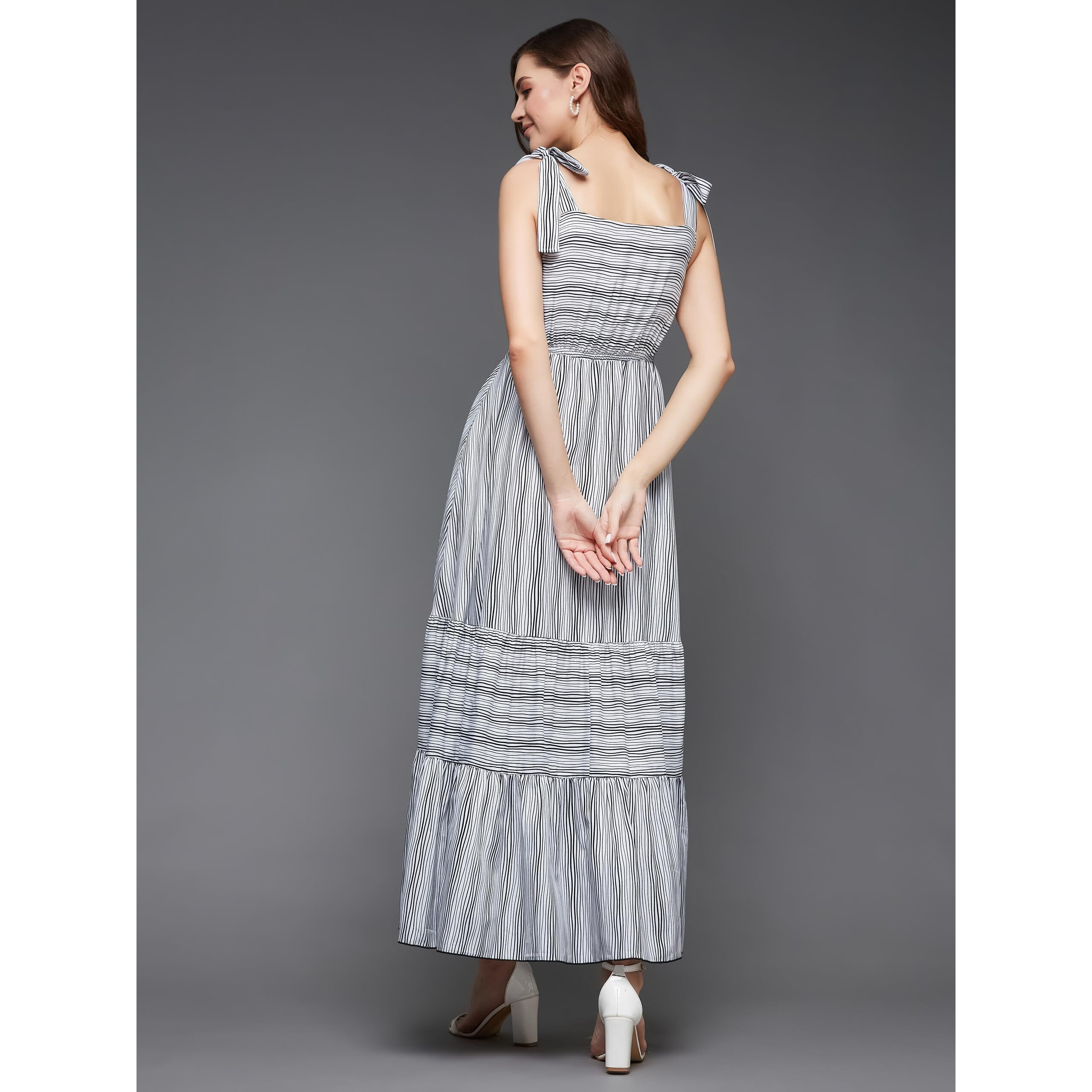 Miss Chase Women's Sweet-Heart Neck Tie-Up Viscose Rayon Tiered Relaxed Fit Longline Dress With Pockets (Mcaw23D19-05-98-04, Black And White, M)