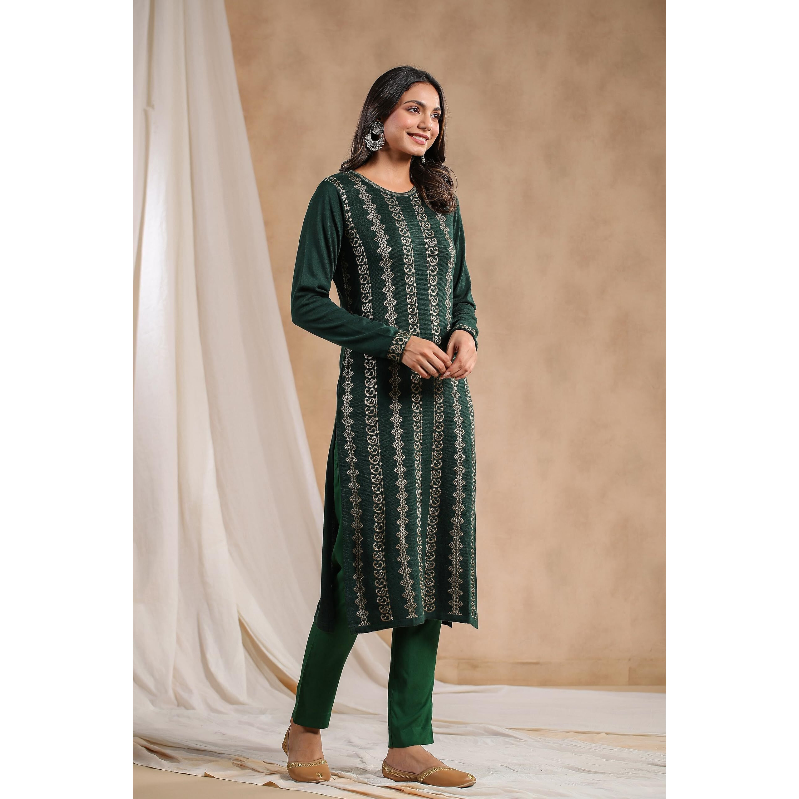 Ishin Women's Green Jacquard Style Ethnic Motifs Straight Winterwear Kurta