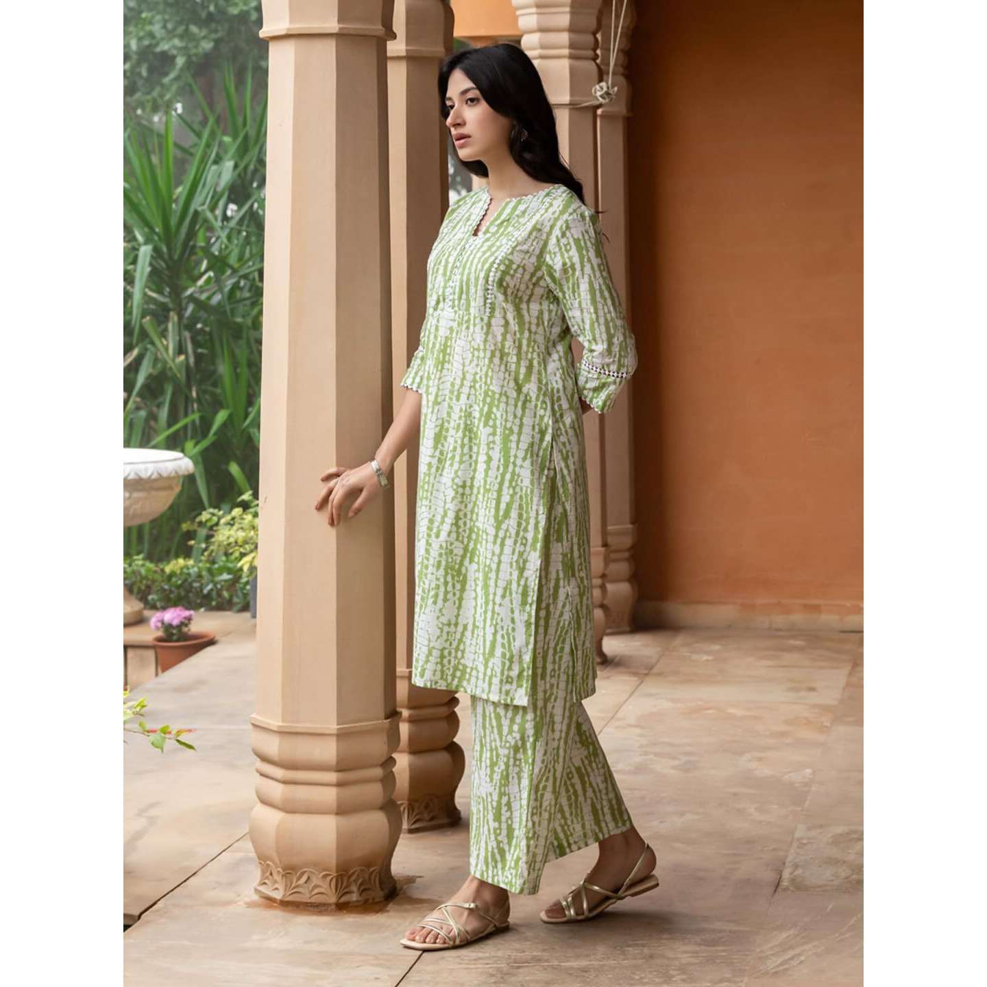 Fiorra Women's Green Cotton Straight Kurta Set Set0182