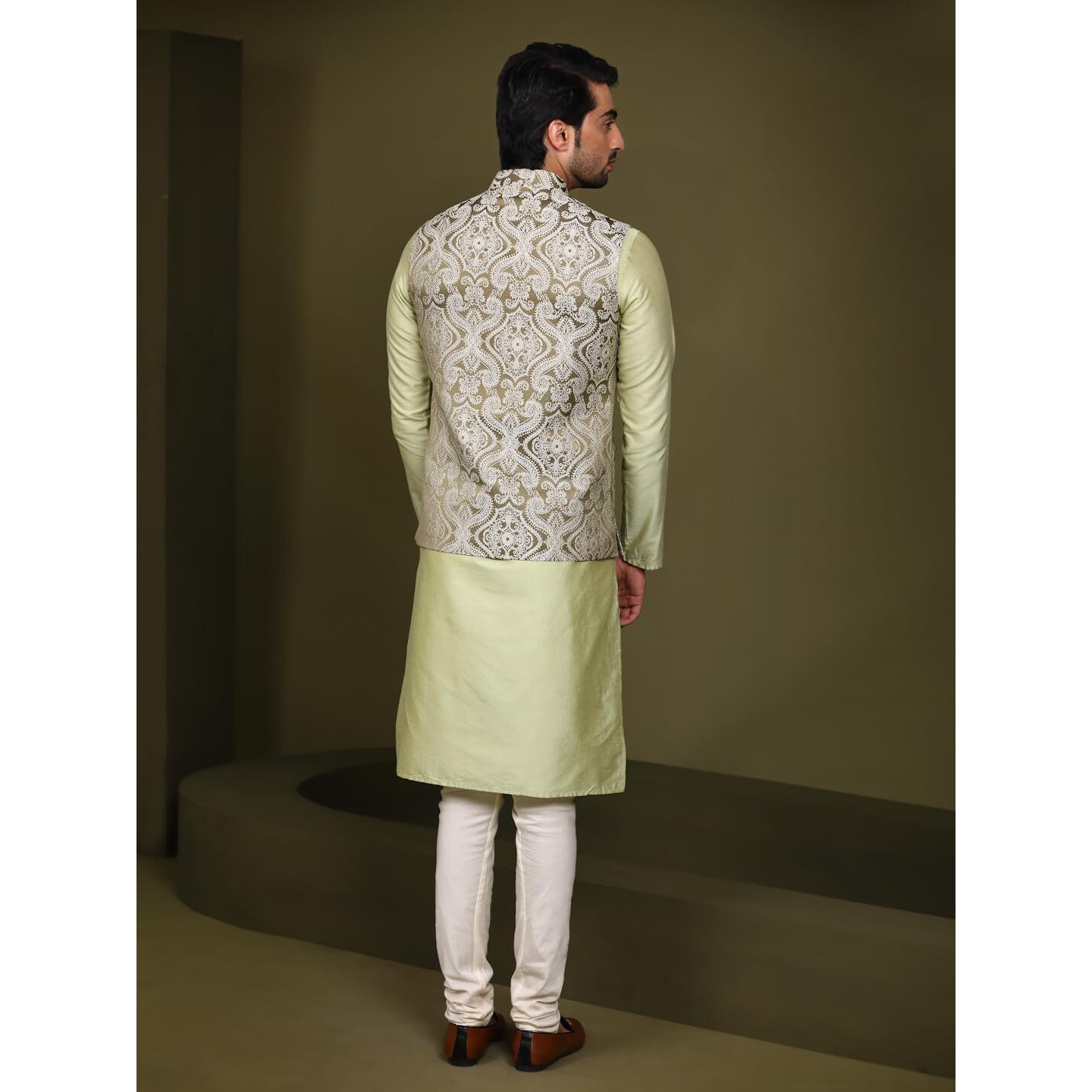 Kisah Men's Ethnic Wear Regular Fit Silk Blend Embroidered Olive-White Kurta Churidar And Jacket Set, L