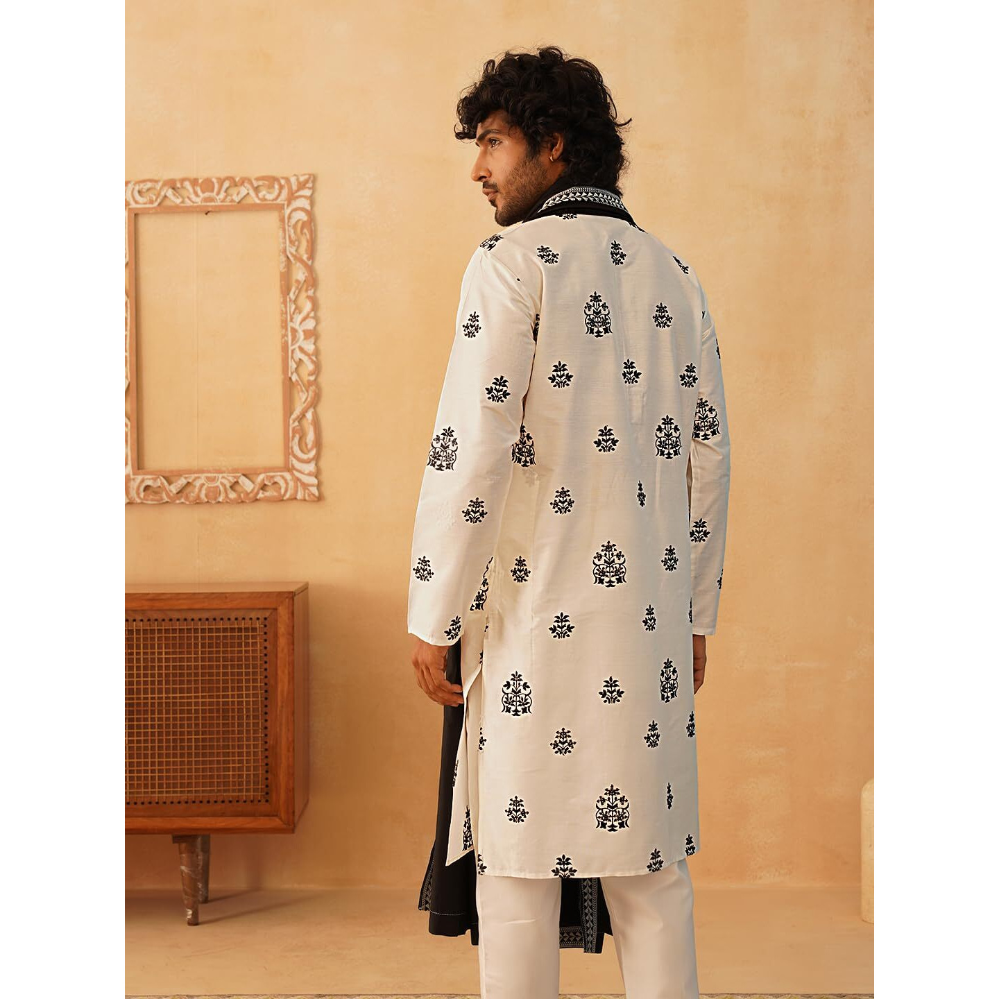 Jompers Men's White Embroidered & Sequin Kurta Pyjama With Dupatta (White, M)