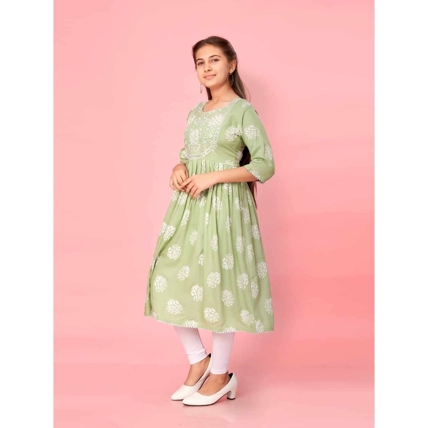Aarika Girls Green-White Colour Cotton Embroidery Kurti Legging Set (Kl-Ap-D-1-Green-White-40)