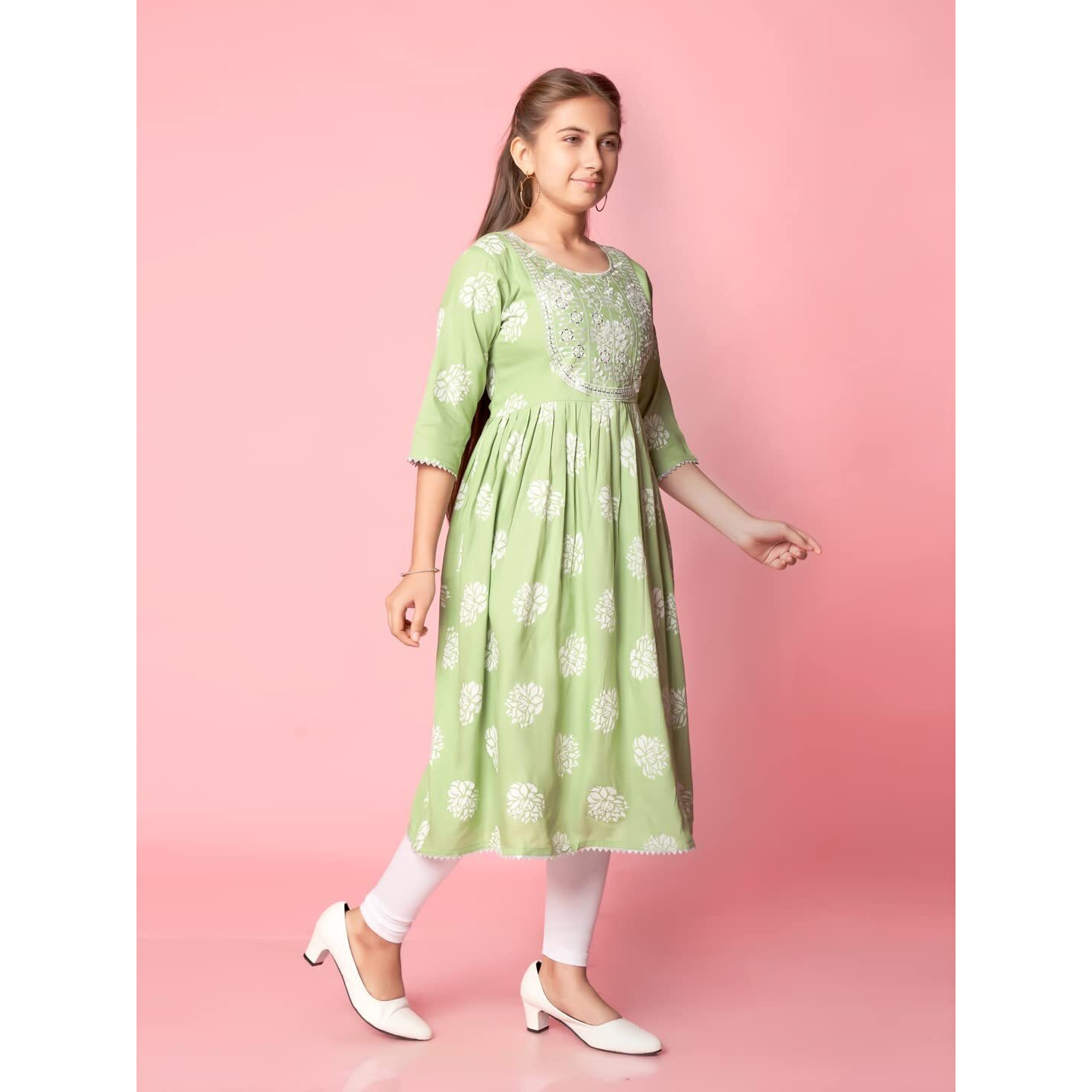 Aarika Girls Green-White Colour Cotton Embroidery Kurti Legging Set (Kl-Ap-D-1-Green-White-40)