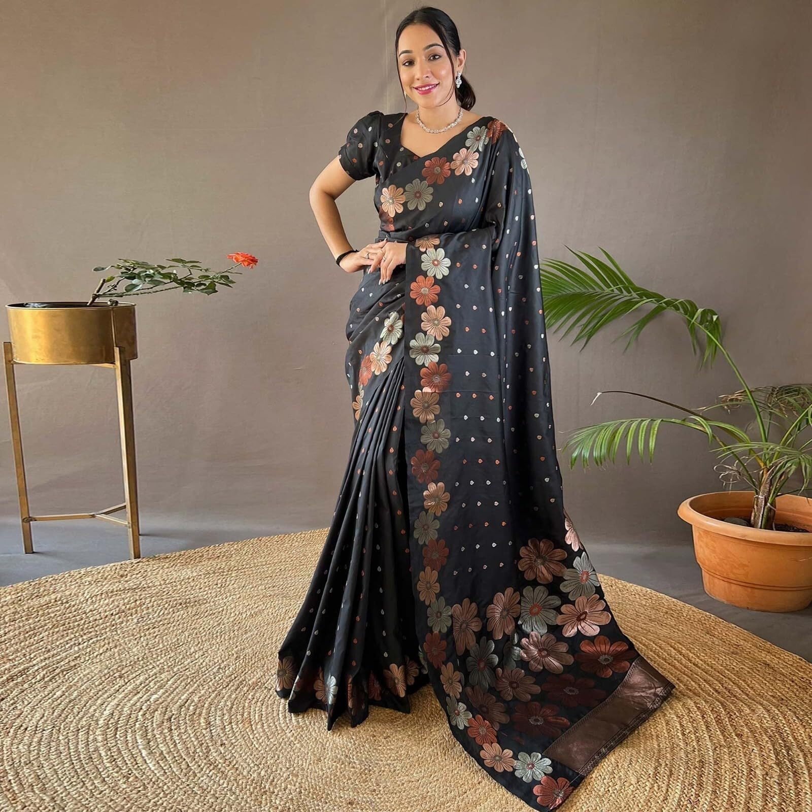 Flosive Women's Woven Kanjivaram Wedding Saree With Blouse And Zari Border (Black)