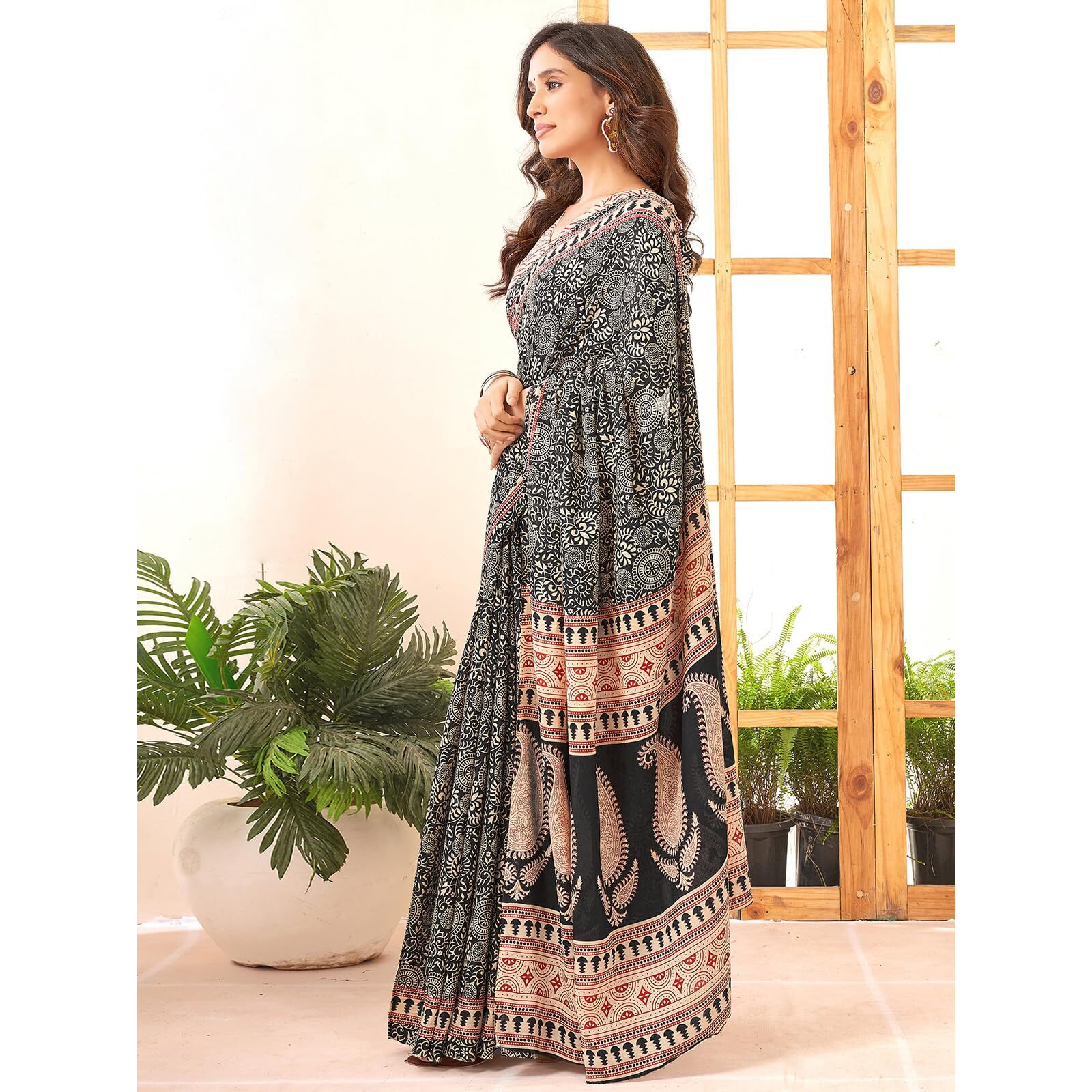 Satrani Women's Pure Cotton Printed Saree With Unstitched Blouse Piece (3885S379N_Black & Cream)