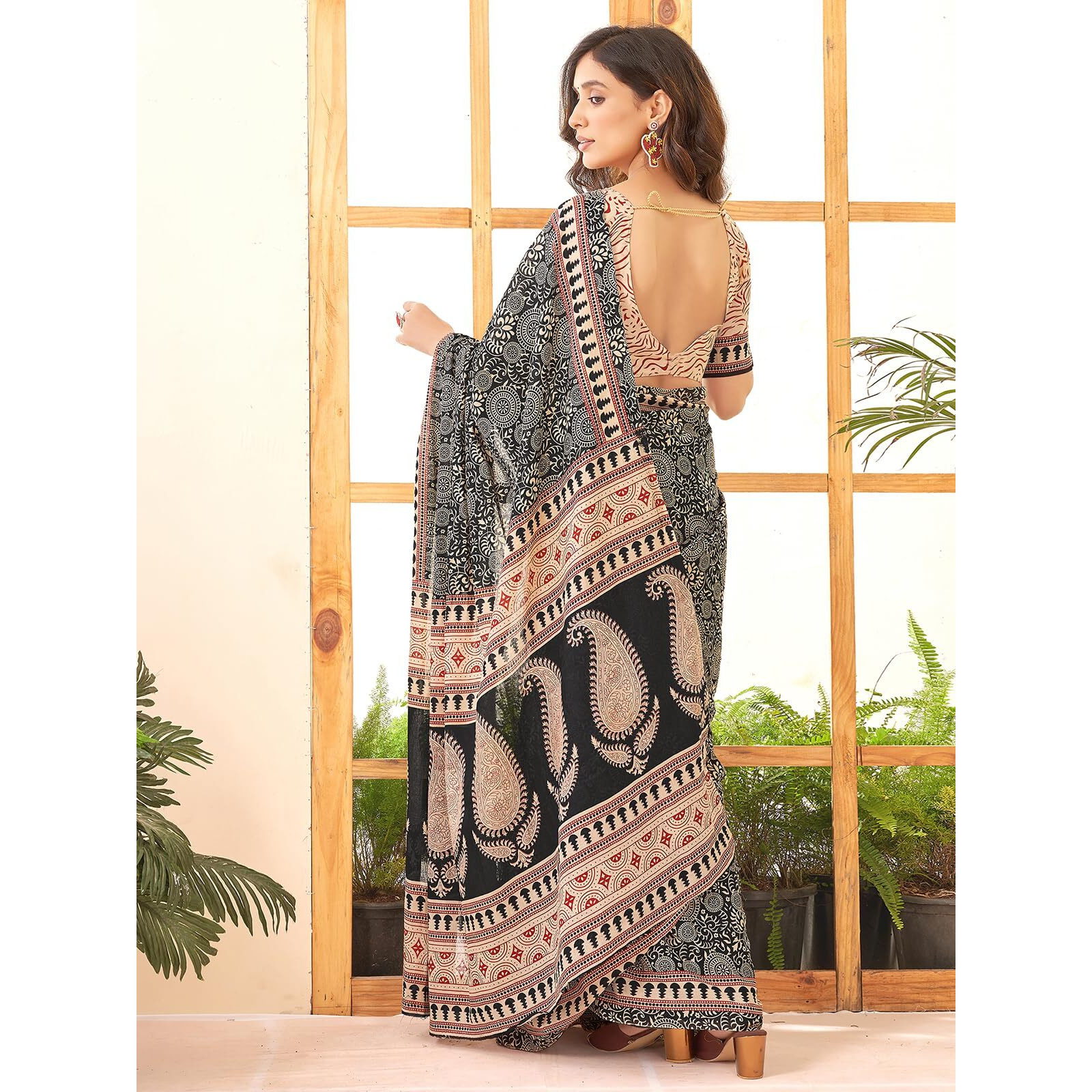 Satrani Women's Pure Cotton Printed Saree With Unstitched Blouse Piece (3885S379N_Black & Cream)