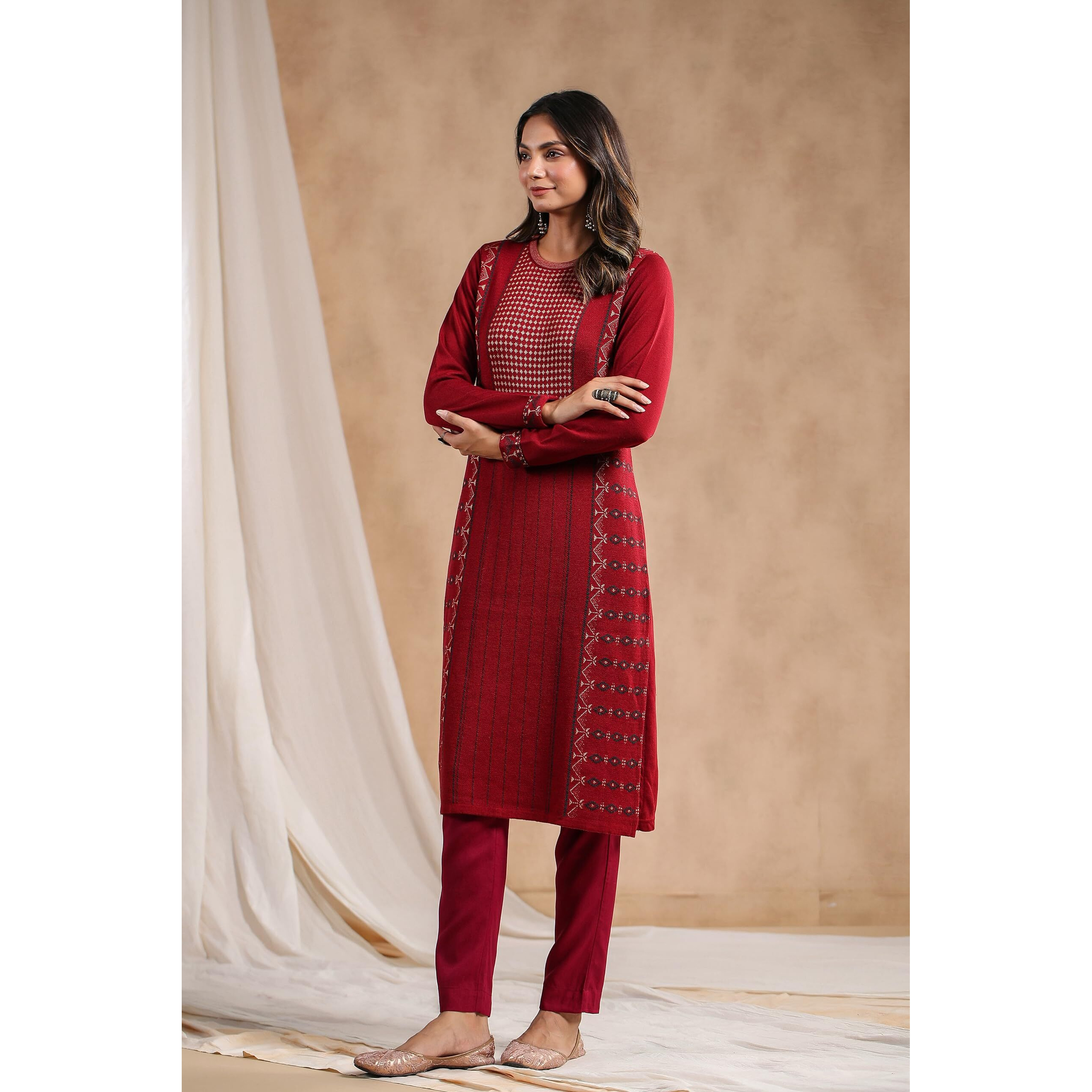 Ishin Women's Maroon Jacquard Style Geometric Pattern Straight Winterwear Kurta