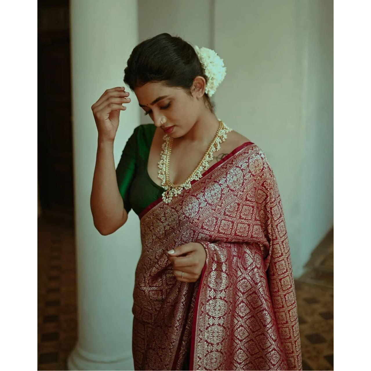 Flosive Ayn Women's Present Banarasi Soft Lichi Silk Saree Beautiful Jacquard Rich Pallu Design Work 4501 Zari Woven Kanjivaram Silk Style Saree With Soft Lichi Silk Blouse Piece (Red).