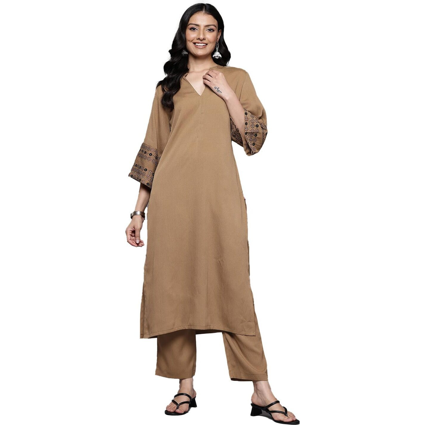 Varanga Women Beige Mandarin Collar, Three Quarter Thread Embroidered Kurta Set