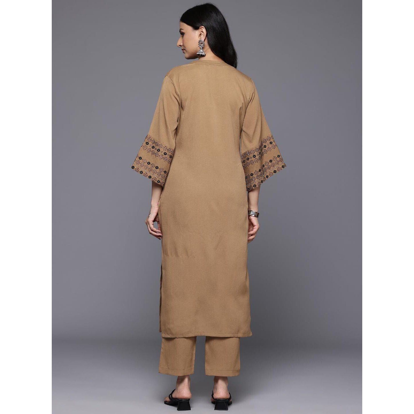 Varanga Women Beige Mandarin Collar, Three Quarter Thread Embroidered Kurta Set