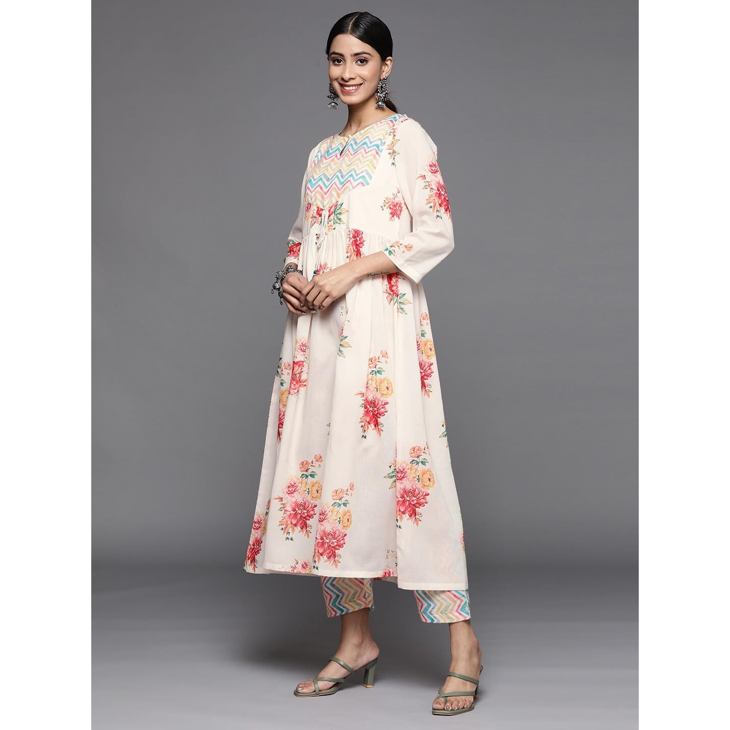 Varanga Women's Cotton Blend Regular Kurta Set (Nv_Vskd31025_Vardup1106_Cream