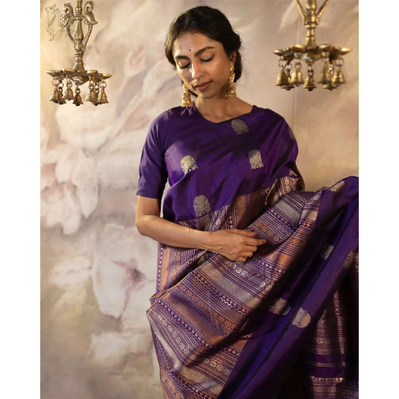 Flosive Women's Violet Purple And Zari Woven Kanjivaram Saree With Blouse