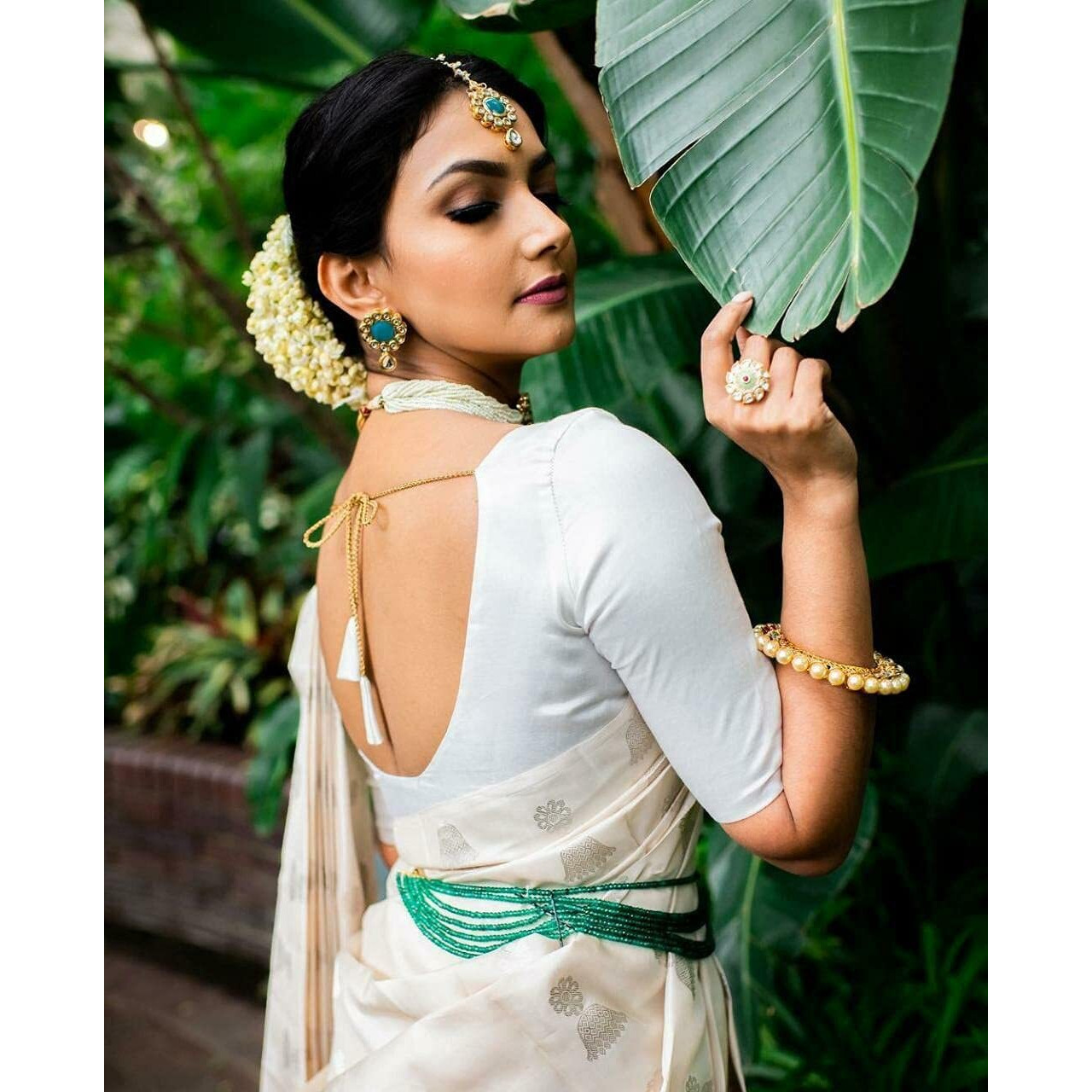 Flosive Women's Kanjivaram Silk Saree With Handloom Weaving Work With Blouse Piece (White)