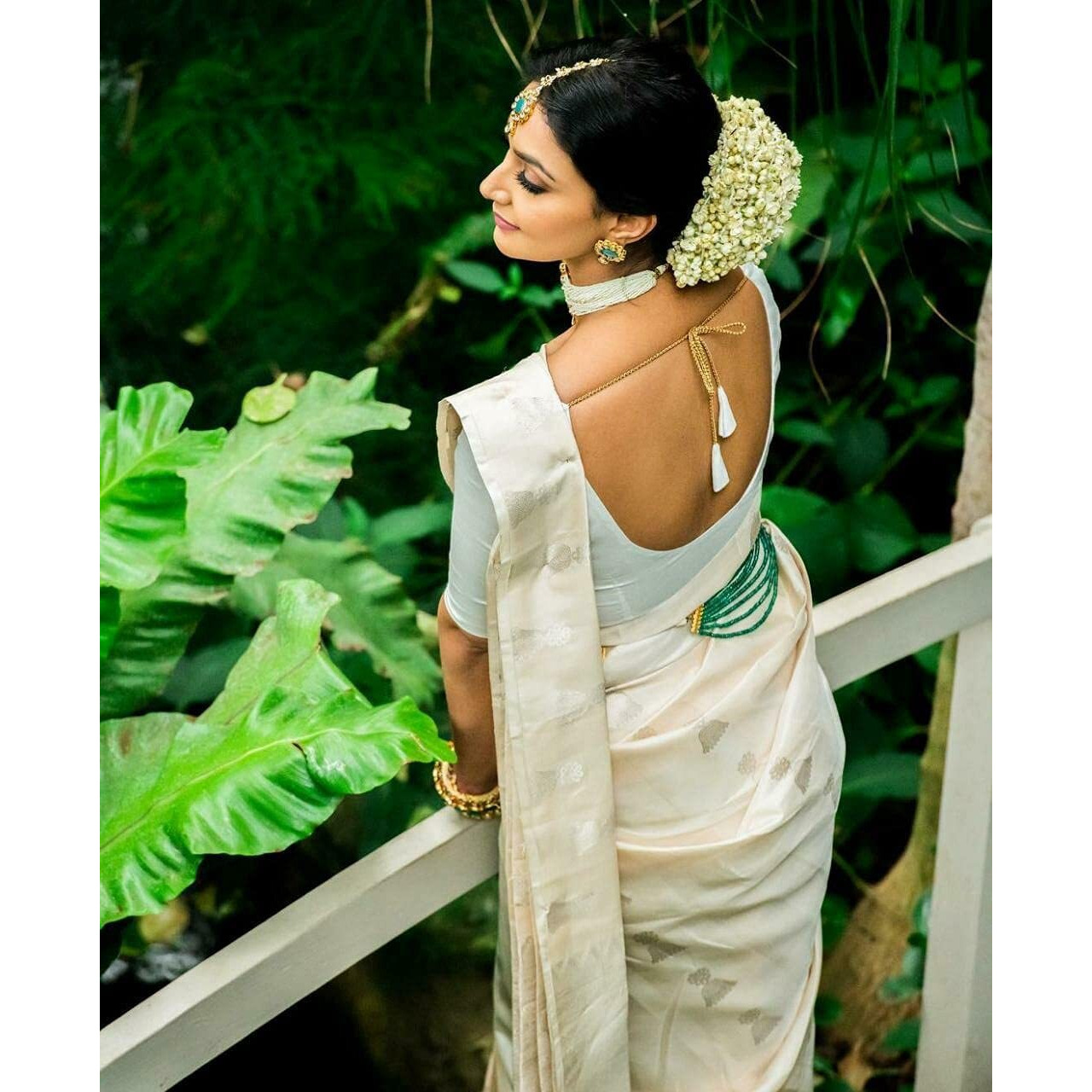 Flosive Women's Kanjivaram Silk Saree With Handloom Weaving Work With Blouse Piece (White)