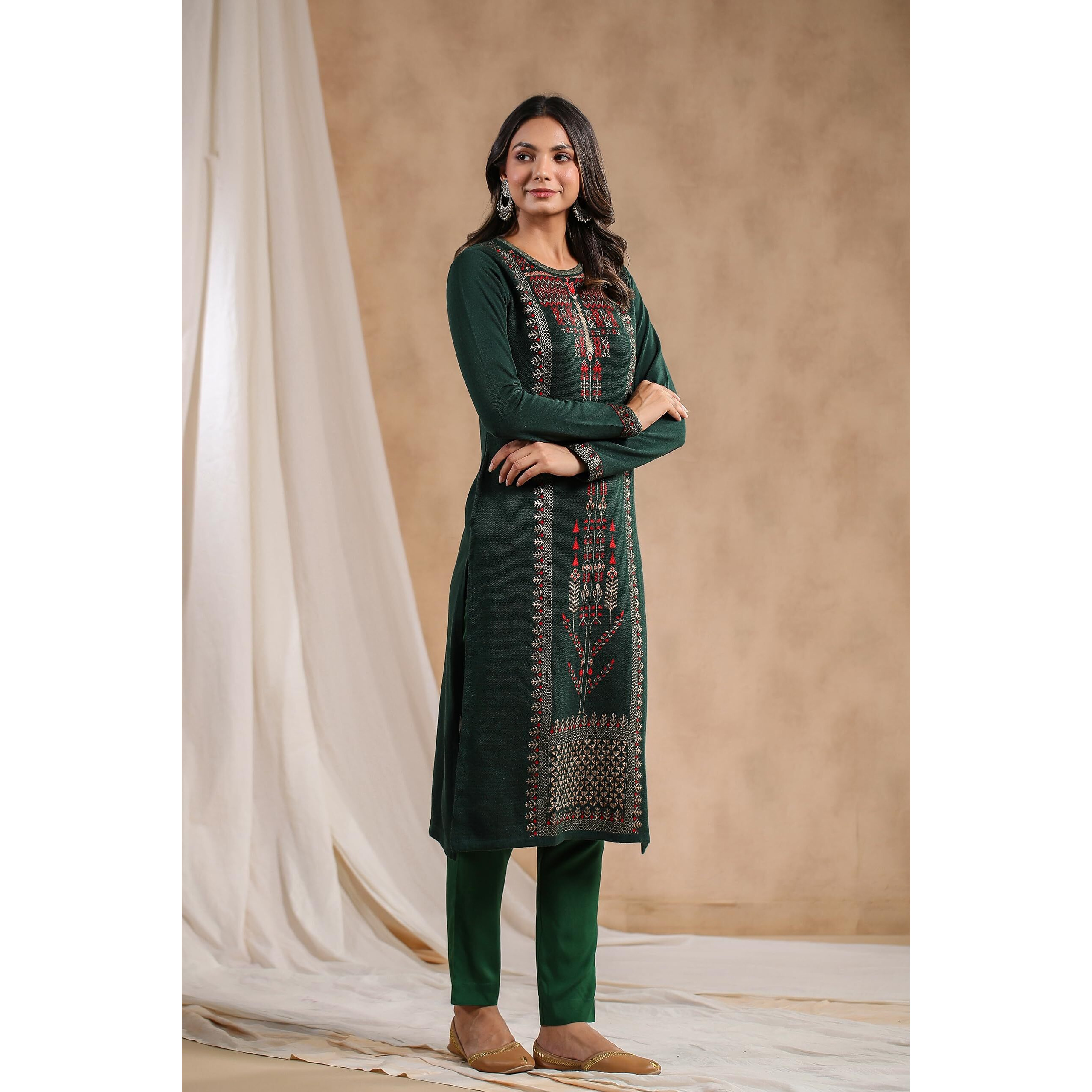 Ishin Women's Green Jacquard Style Ethnic Motifs Straight Winterwear Kurta