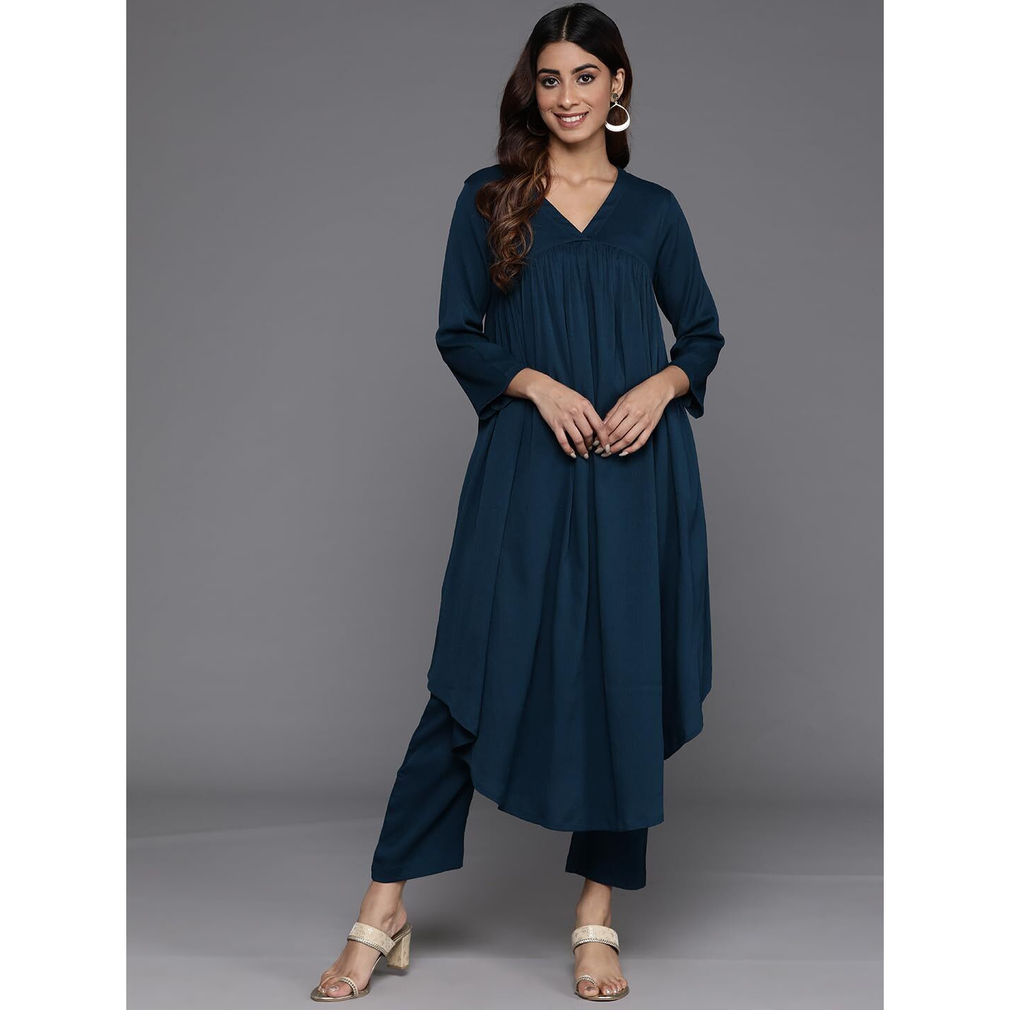 Varanga Women's Silk Blend Solid Regular Kurta Set