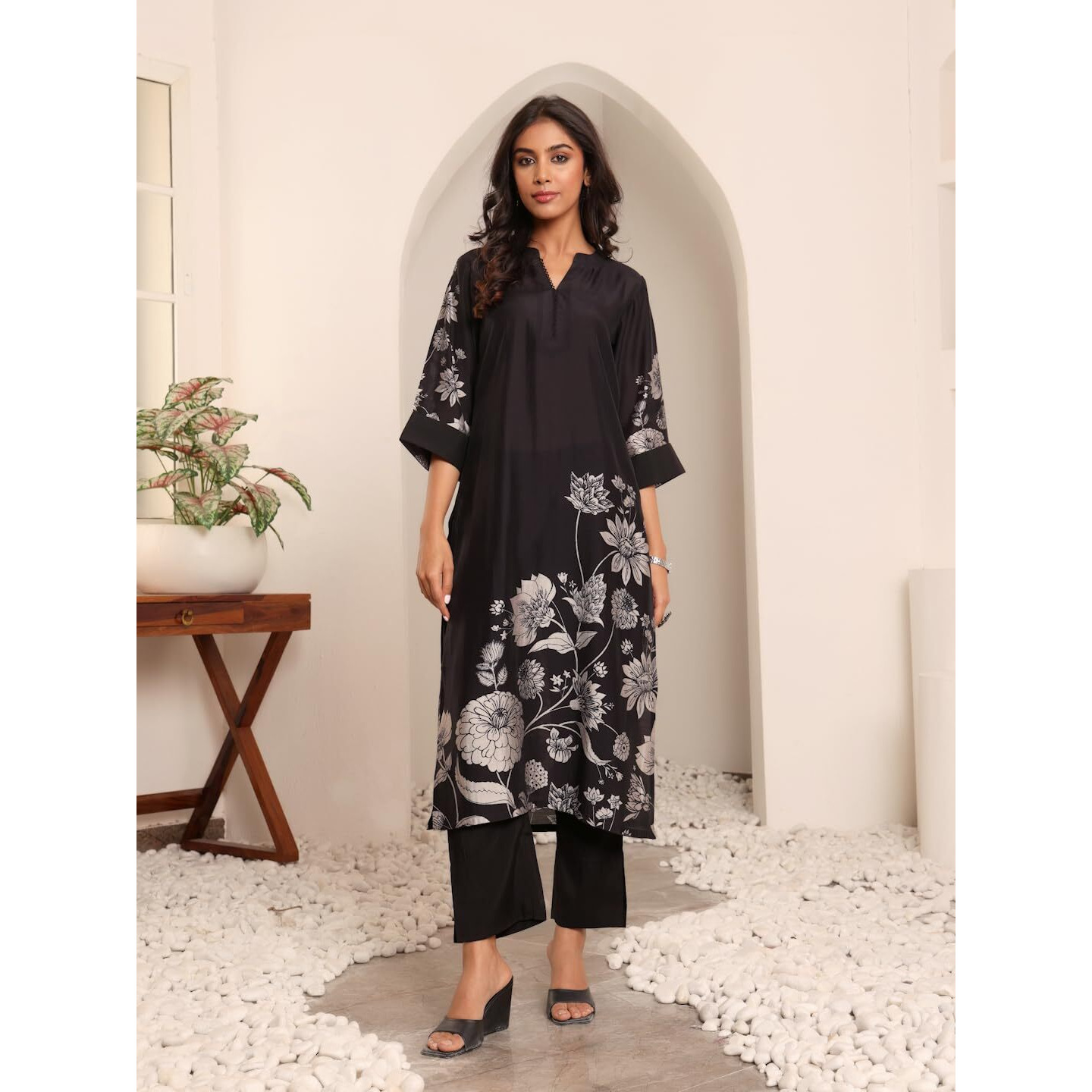 Varanga Women Black Floral Printed Kurta With Solid Trouser  Stylish And Comfortable Ethnic Set