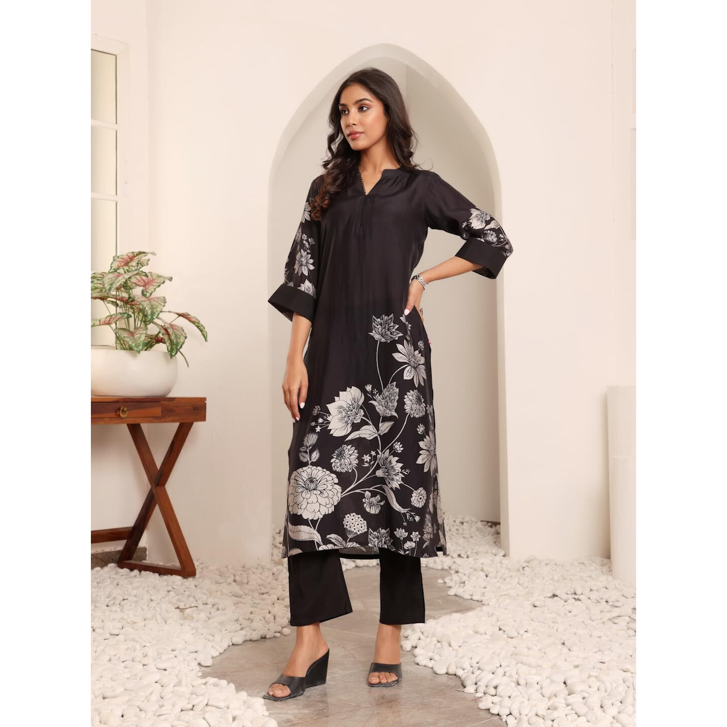 Varanga Women Black Floral Printed Kurta With Solid Trouser  Stylish And Comfortable Ethnic Set